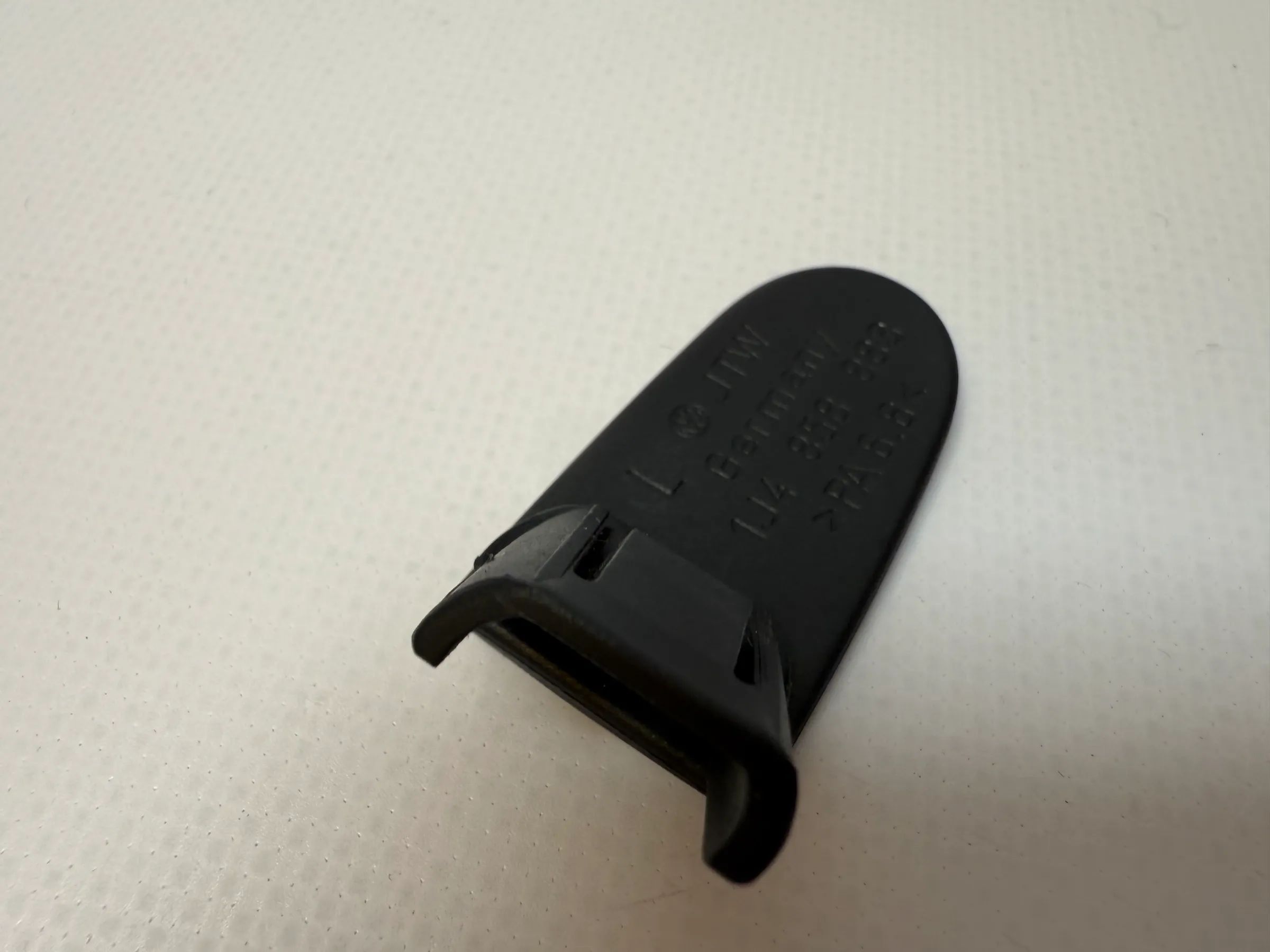 純正 VW ゴルフ4 IV 1J4858883 左Cピラートリム用シートベルトホルダー