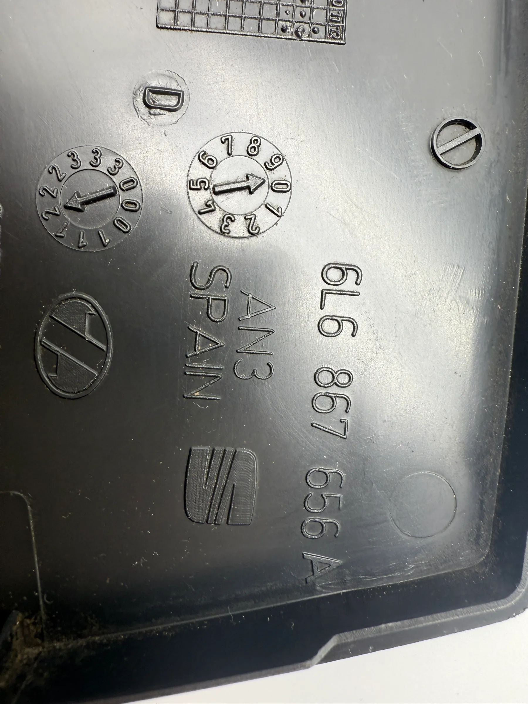 Original Seat Ibiza III 3 pokrywa klapki serwisowej klapy tylnej prawa 6L6867656A