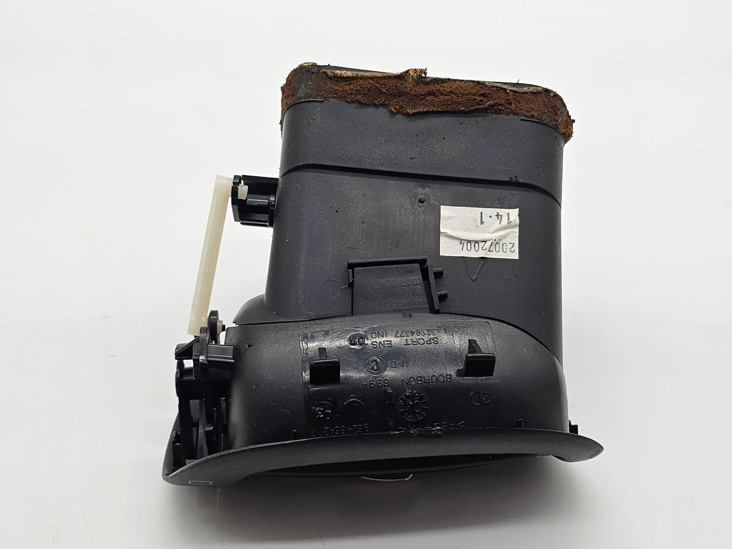 Пежо 206СС Воздуховод воздуховыпускная решетка правая 9632184377