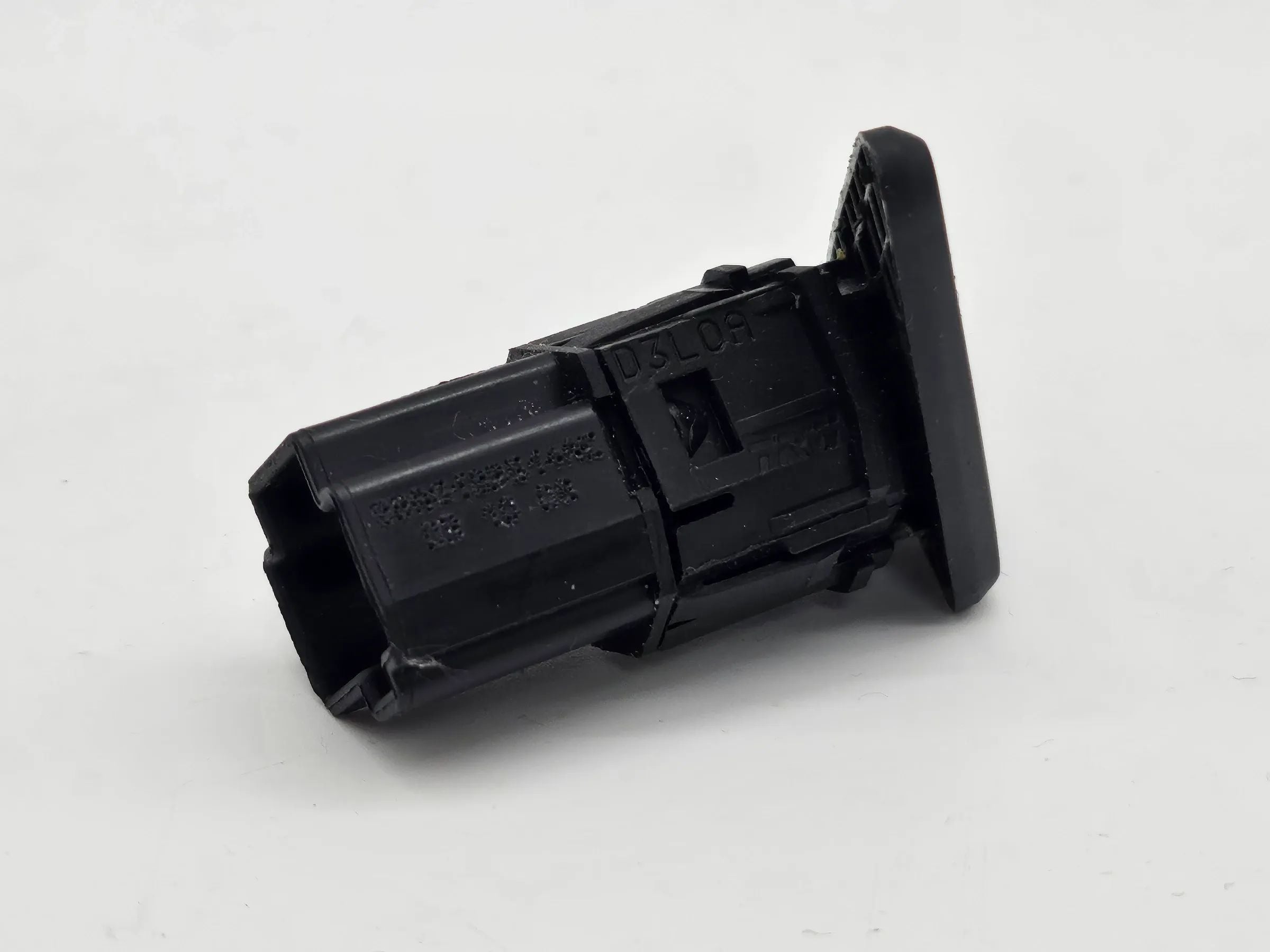Ford Focus 1 I DNW DAW Taster Öffner Heckklappe Kofferraumklappe 98AG198514AE