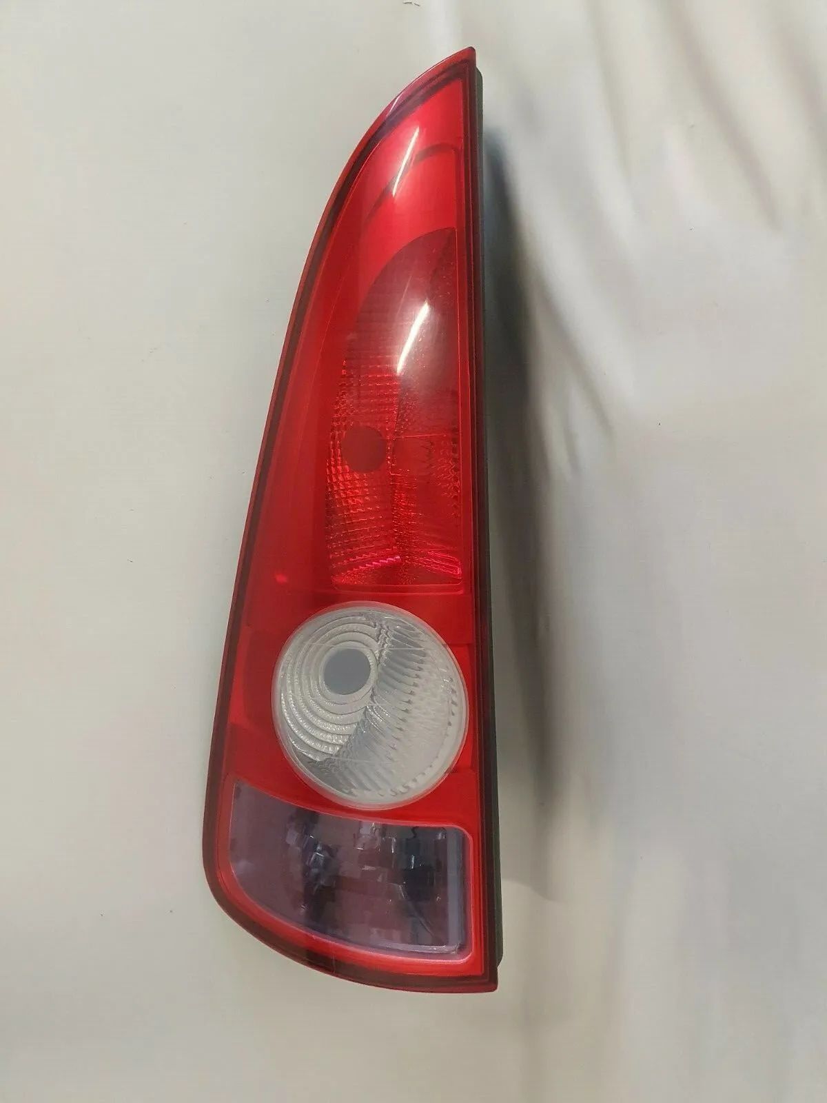 оригинальный задний левый фонарь RENAULT Espace IV 8200027153 водительская сторона