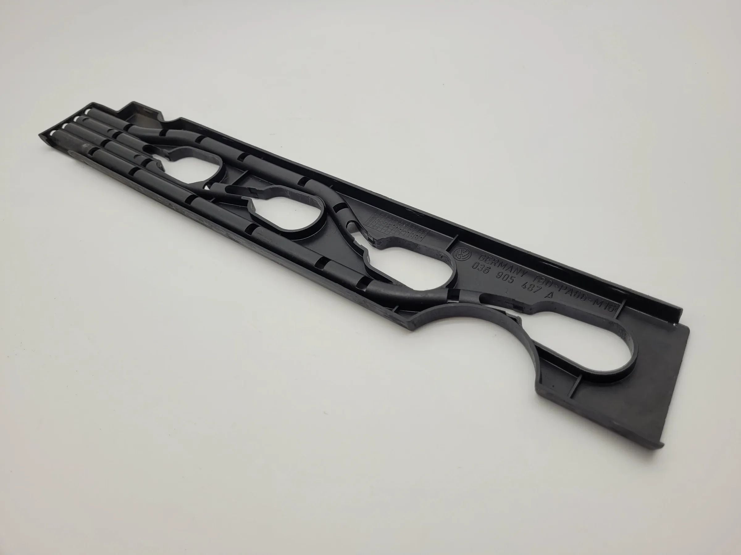 VW Golf IV 4 (1J5/1J1) Führungsrohr Zündkabel Blende 036905487A