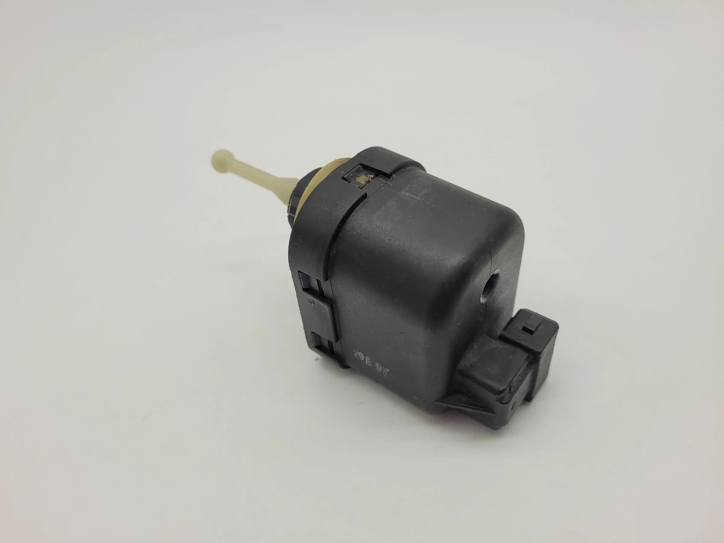 VW/Seat Ibiza II /Cordoba +Mehr Stellmotor LWR L/R 6K5941295