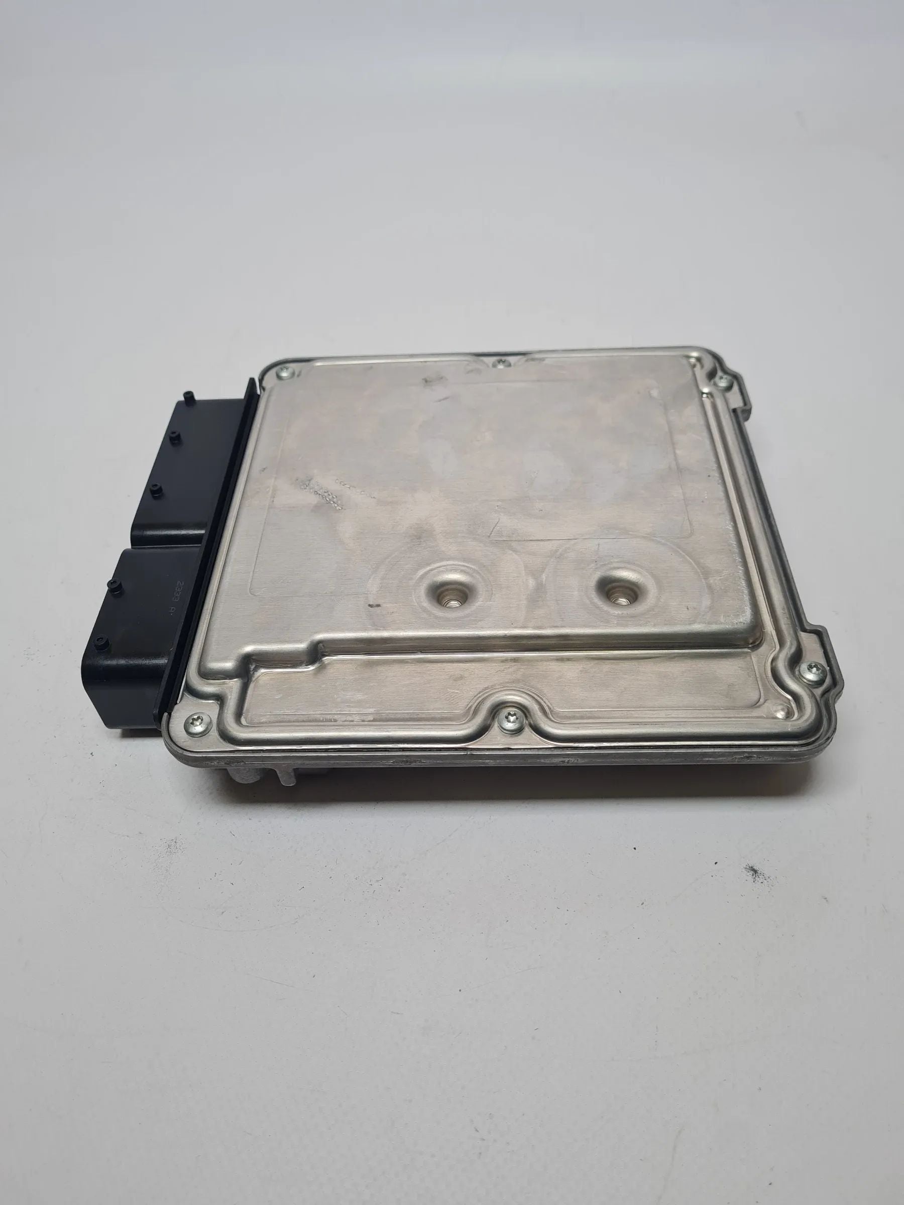 Original Audi A4 (8E/B6) Steuergerät Motor AWA 8e1910018