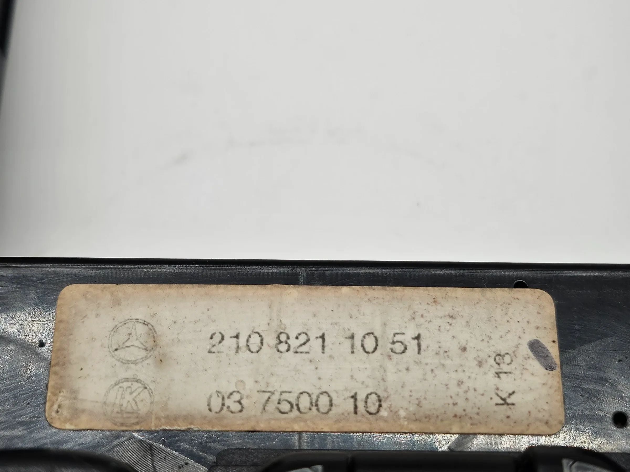 Original Mercedes Benz E-Klasse W210 / Fensterheberschalter  Spiegel 2108211051