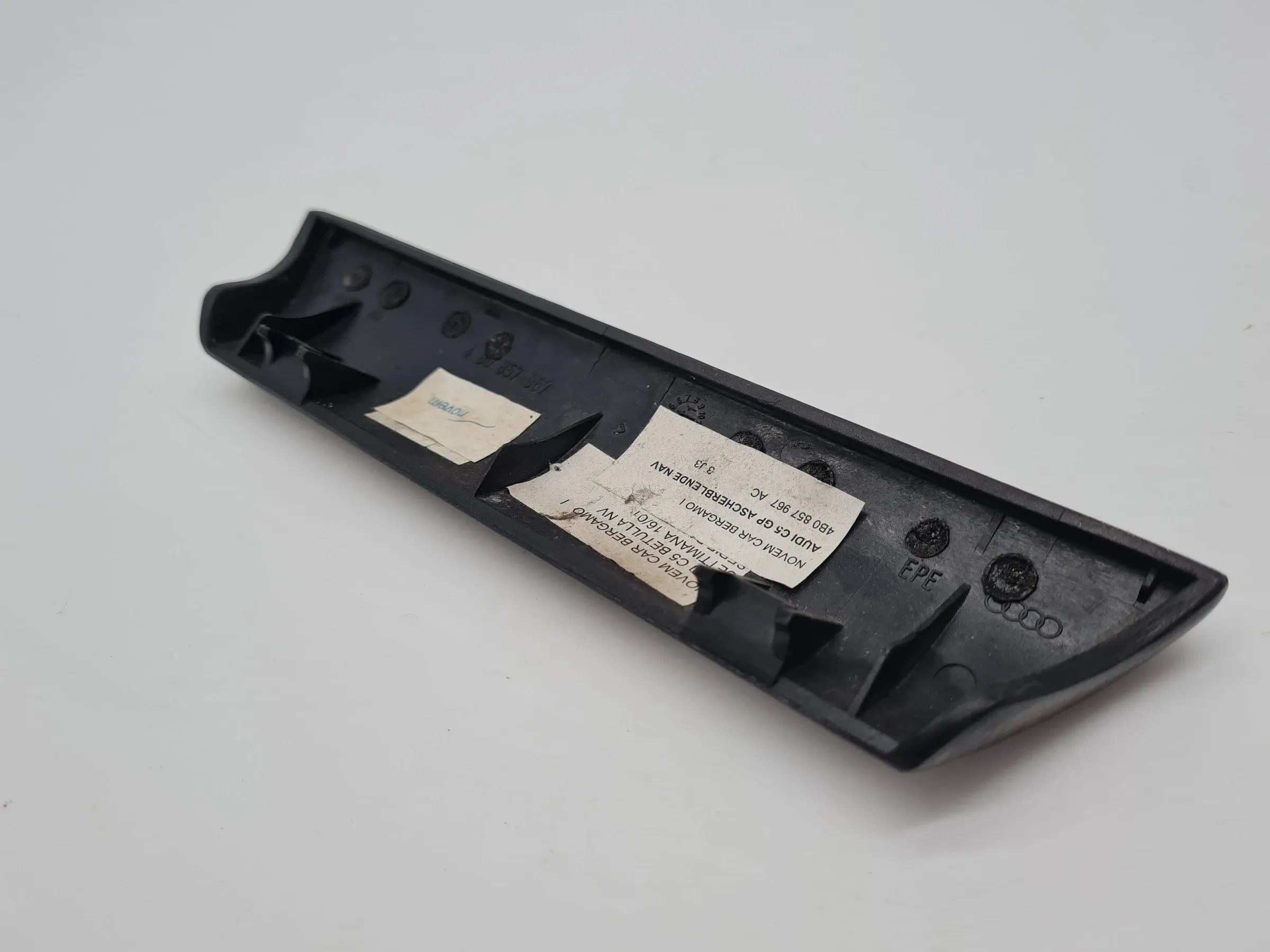 Original Audi A6 (4B) Dekorleiste / Zierleiste Aschenbecher 4B0857967