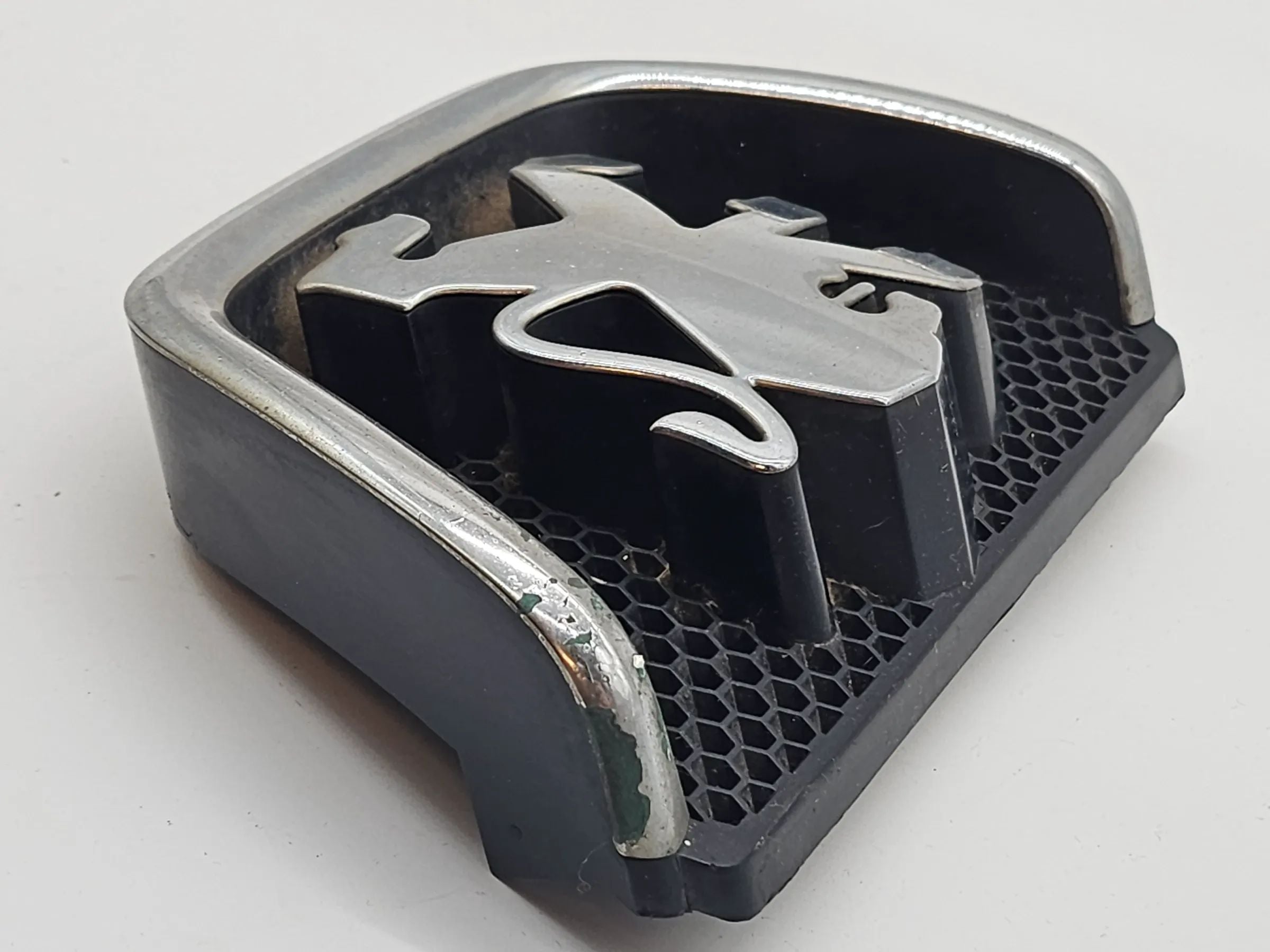 Original Peugeot 206 CC Verkleidung Abdeckung Kühlergrill  Emblem 9628688677