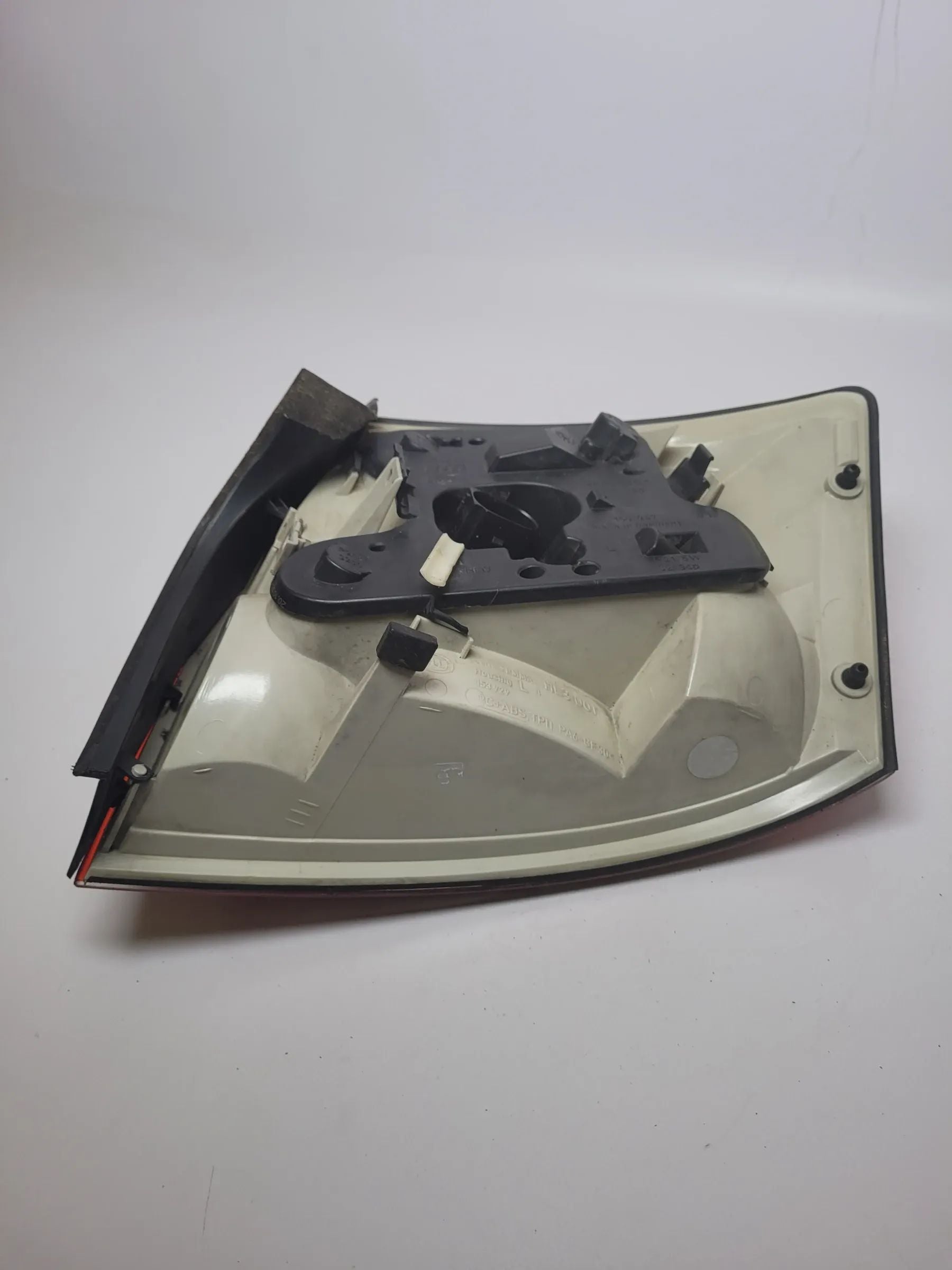 Original Audi A4 (8E2) Rück- & Bremsleuchte Links 153947