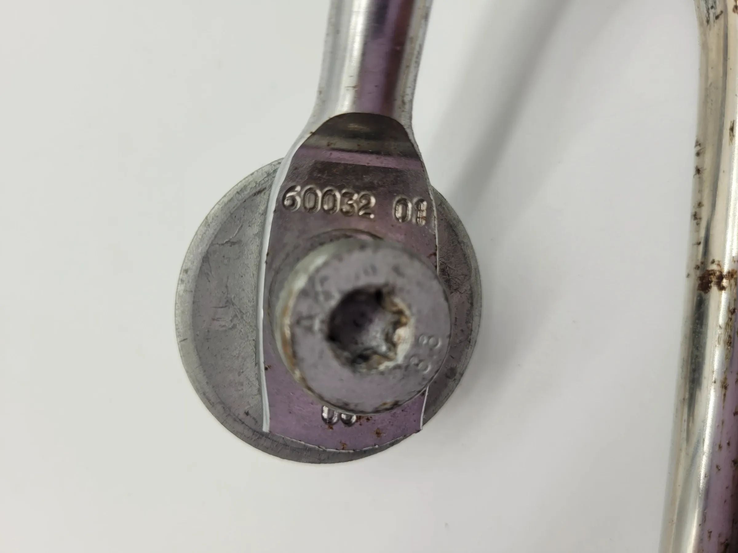 Original Mercedes-Benz CLK/SL Sicherheitsgurt Halterung Vorne A2038680287