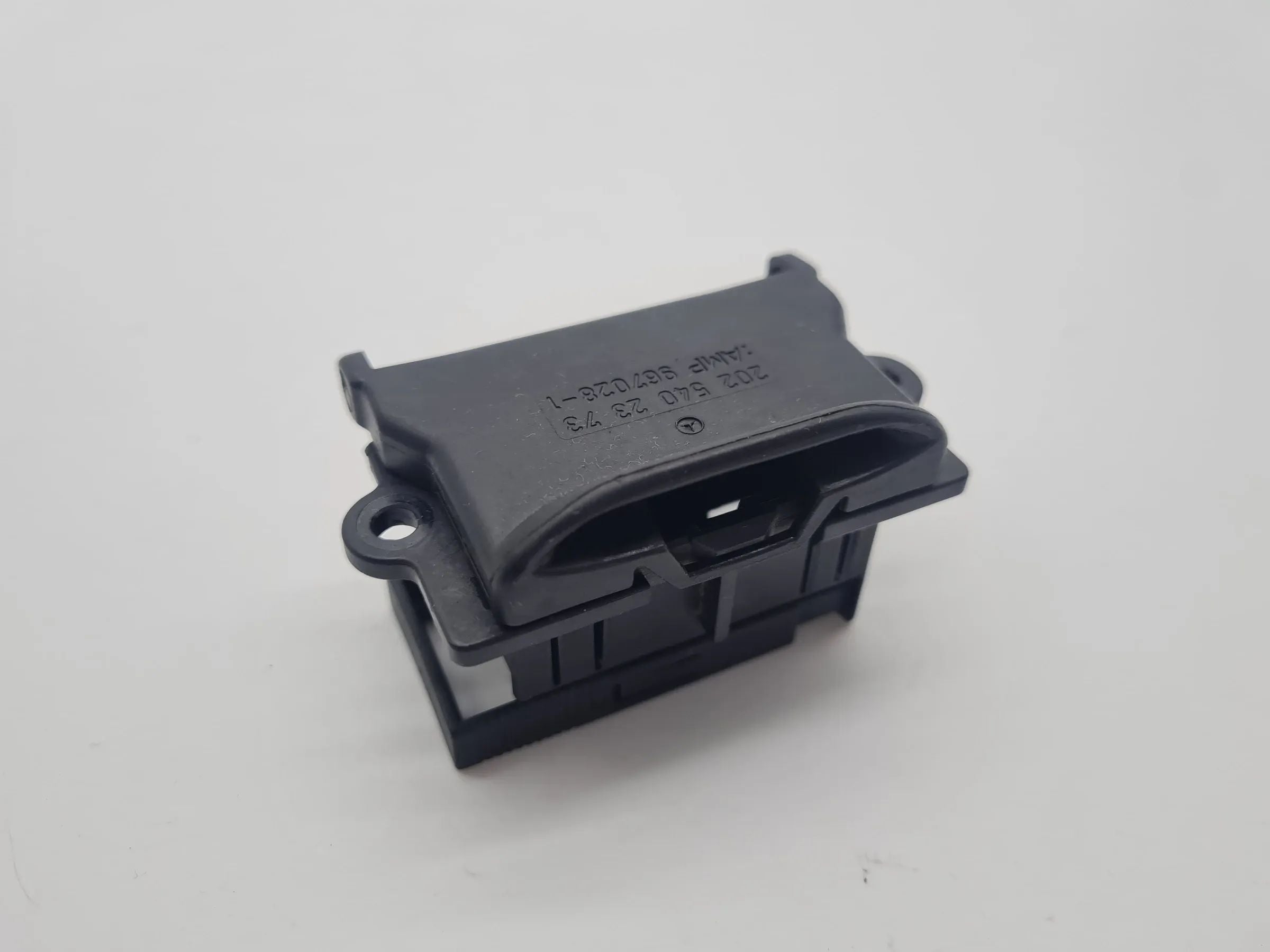 Original Mercedes-Benz C-Klasse OBD Diagnose Steckdose Buchse L A2025402373