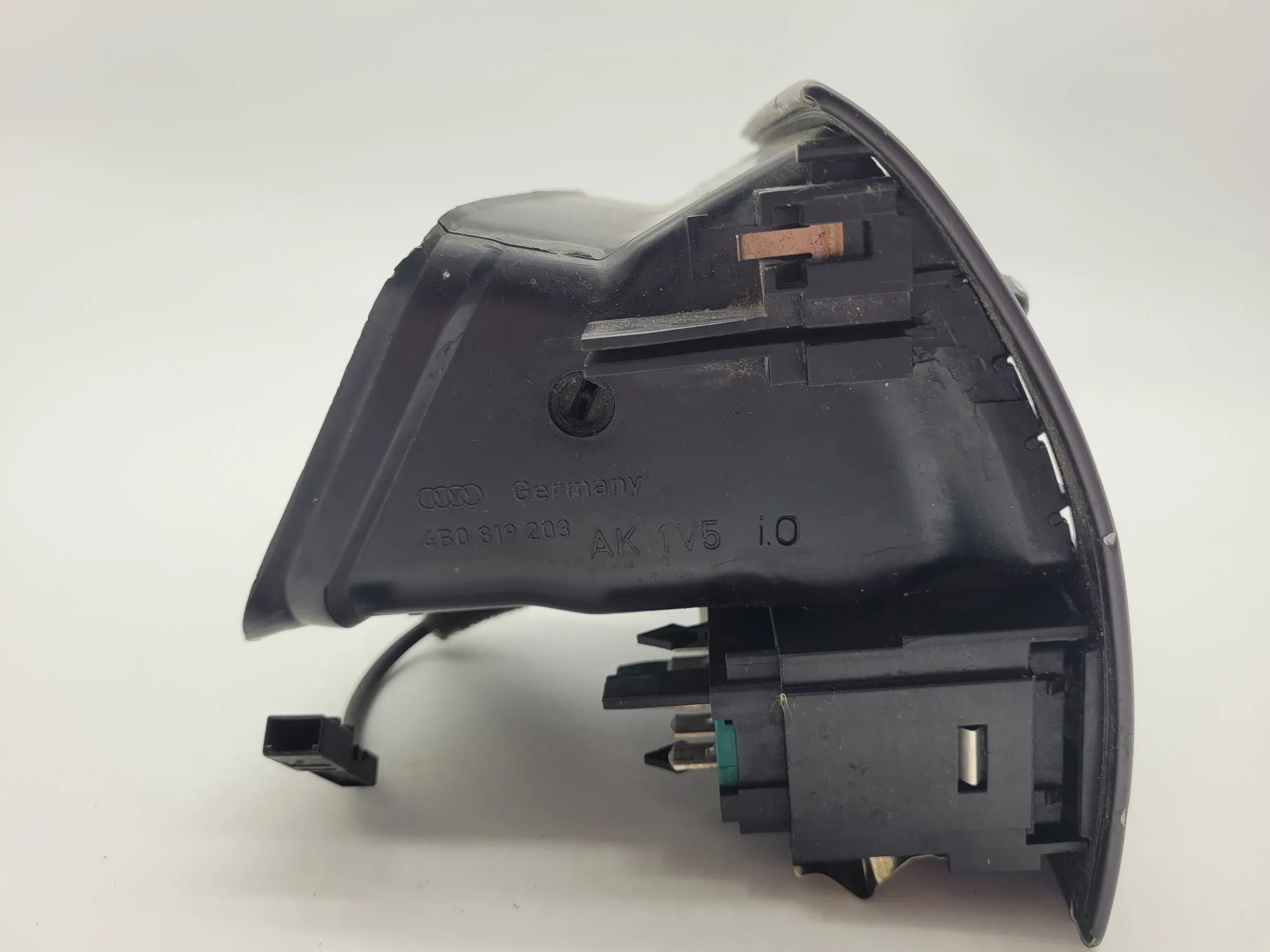 Original Audi A6 (4B) Lüftungsgitter Sitzheizung & Anzünder Hinten 4B0819203