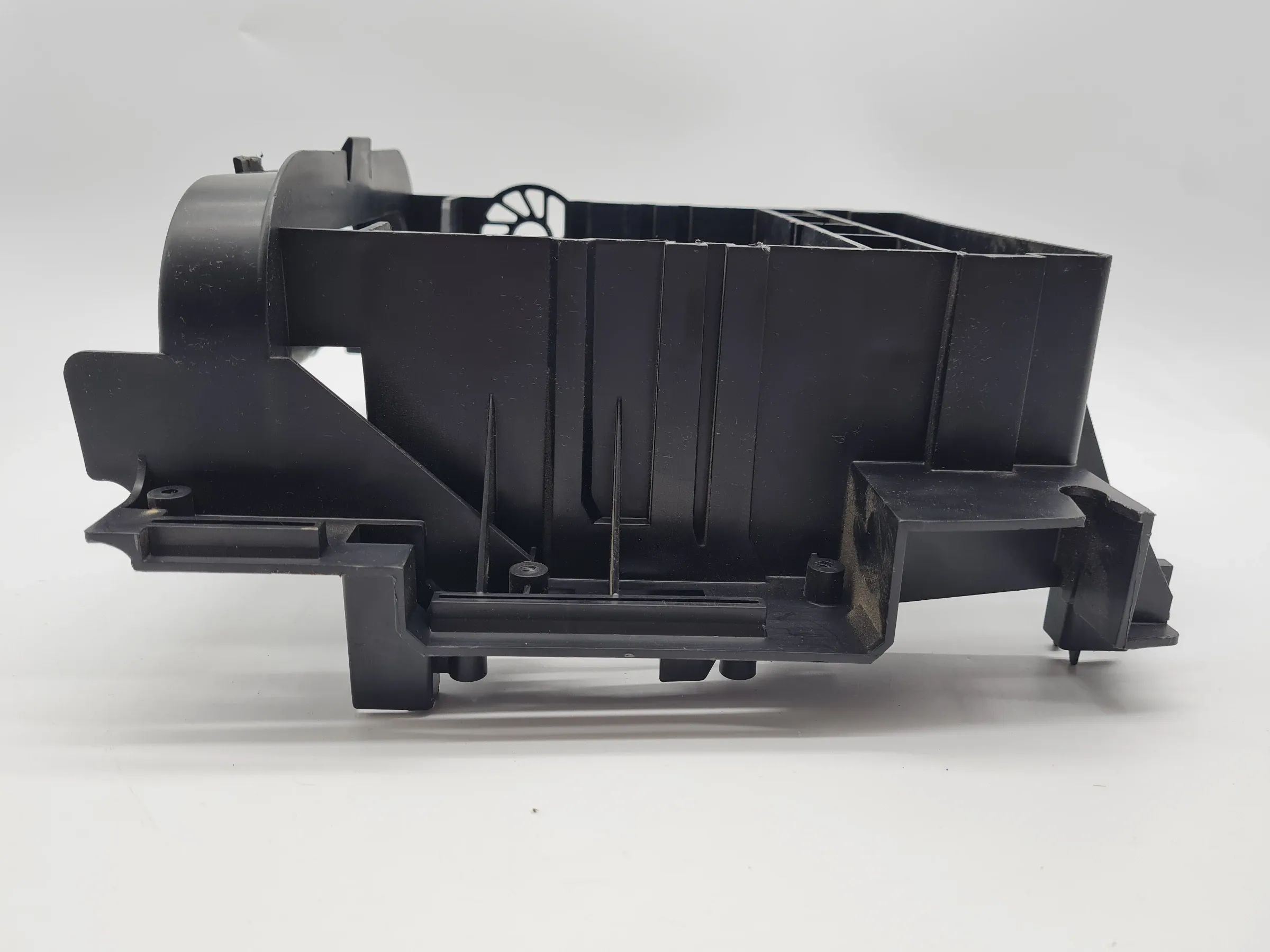 Original Mercedes-Benz C-Klasse (W203) Radioschacht Einbaurahmen A2036800878