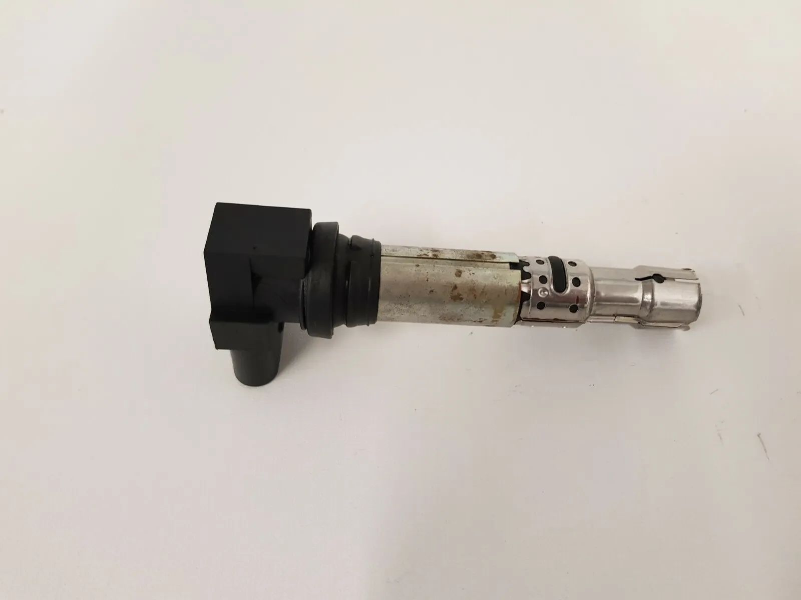 アウディ A3 8P1 2006年 純正点火コイル 036905715 1.6L ガソリン 85kW