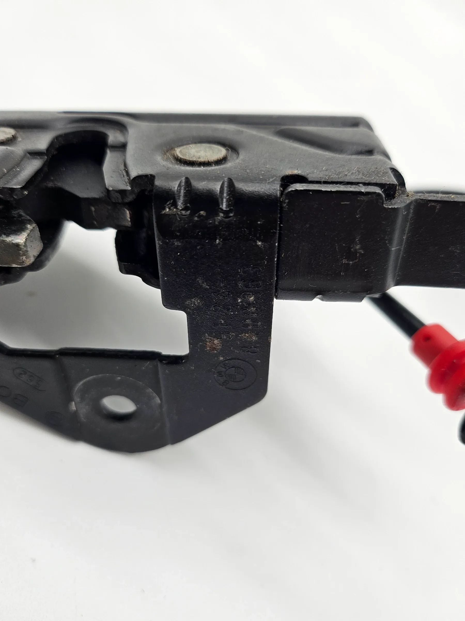 Serrure de hayon bas gauche pour BMW X5 (E53) 3.0D 8408963