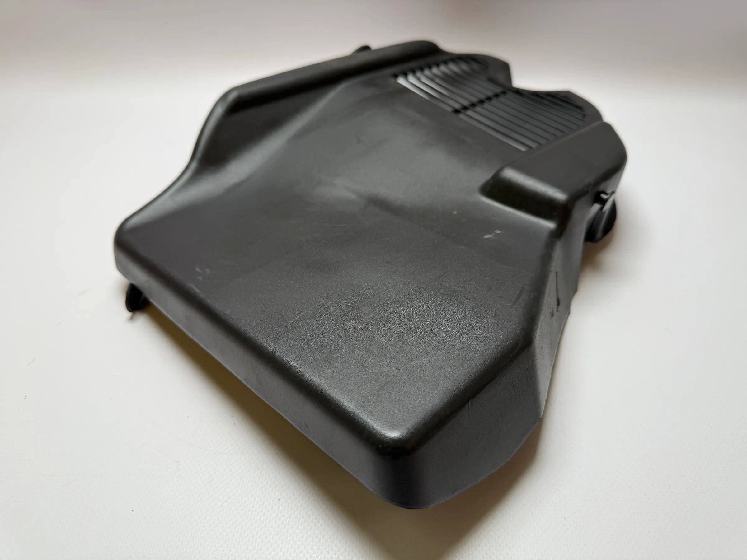 Cubierta original Renault Megane embellecedor luz trasera maletero 7700838459