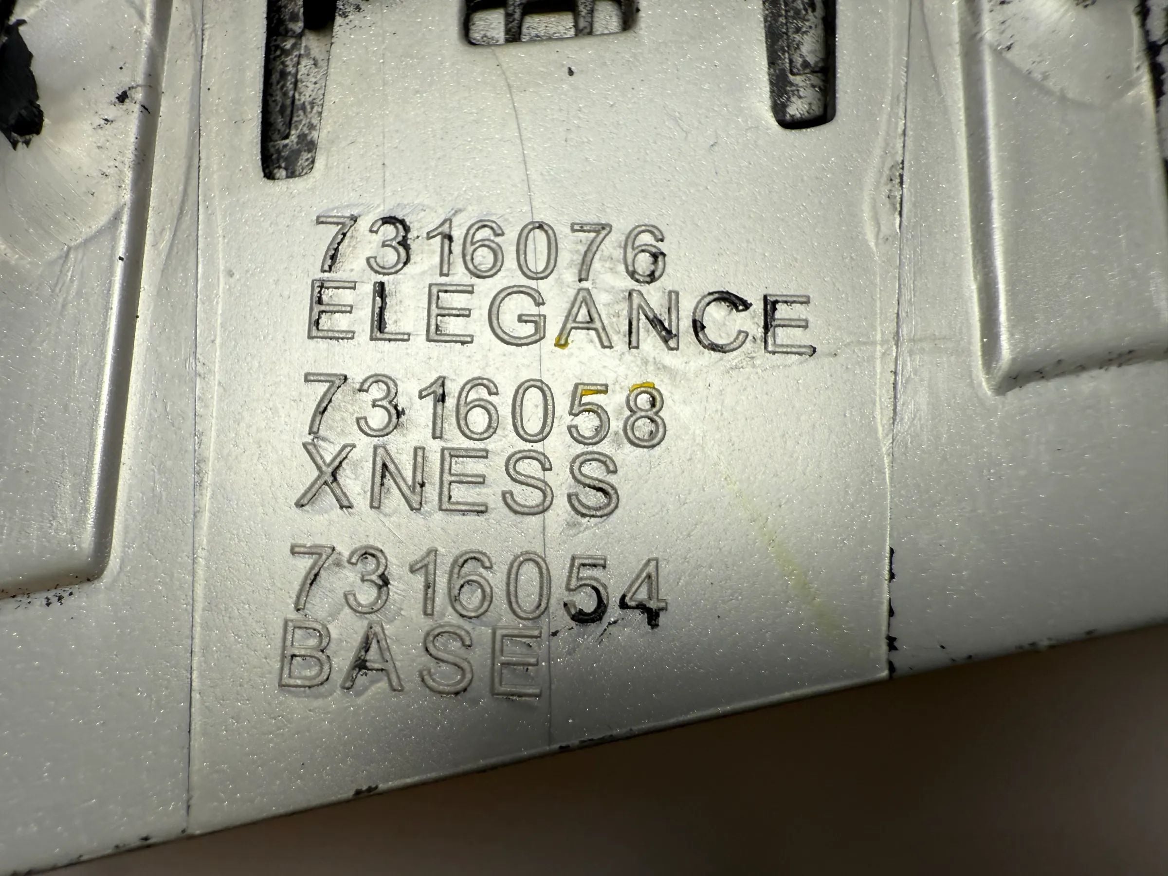 Orijinal BMW X5 F15 F16 Ön Izgara Sağ 7316076