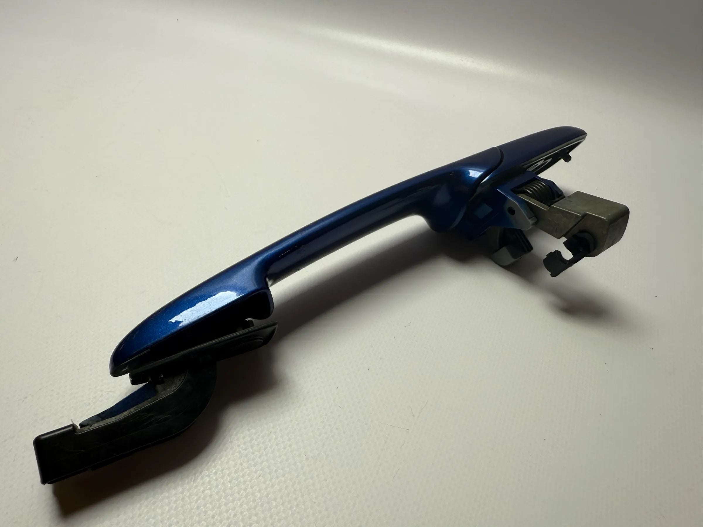 純正 マツダ 6 GJ6L ドアハンドル 右前 青