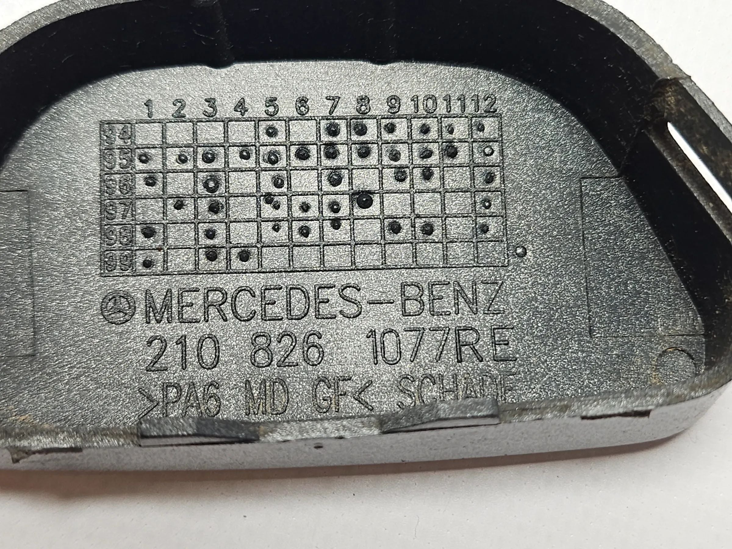 Original Mercedes W210 Klappe / Deckel Düse SWA rechts  silber A2108261077