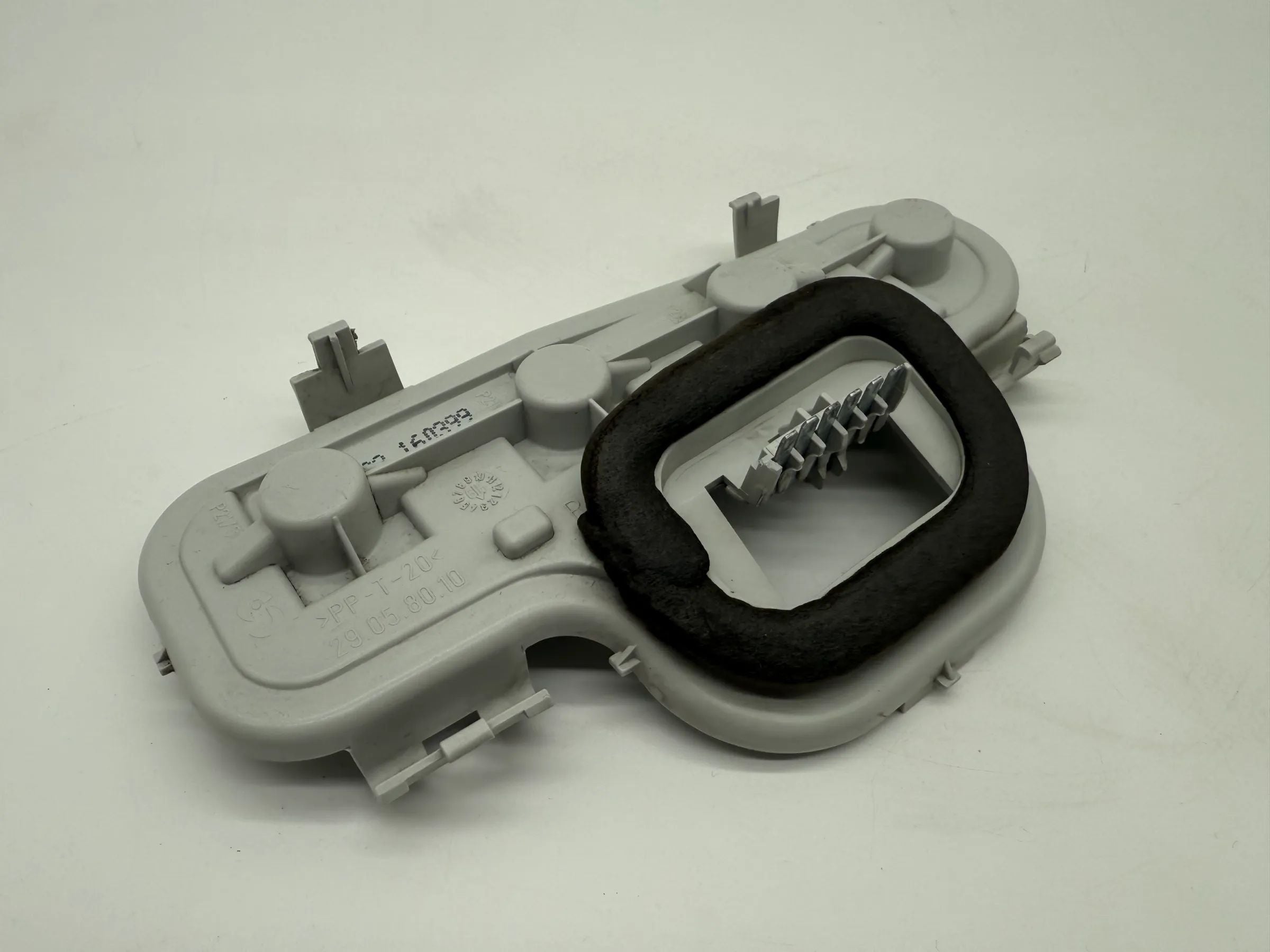 Lamp holder Opel Astra G Coupe / Cabrio etc. Rear light right 29058010 