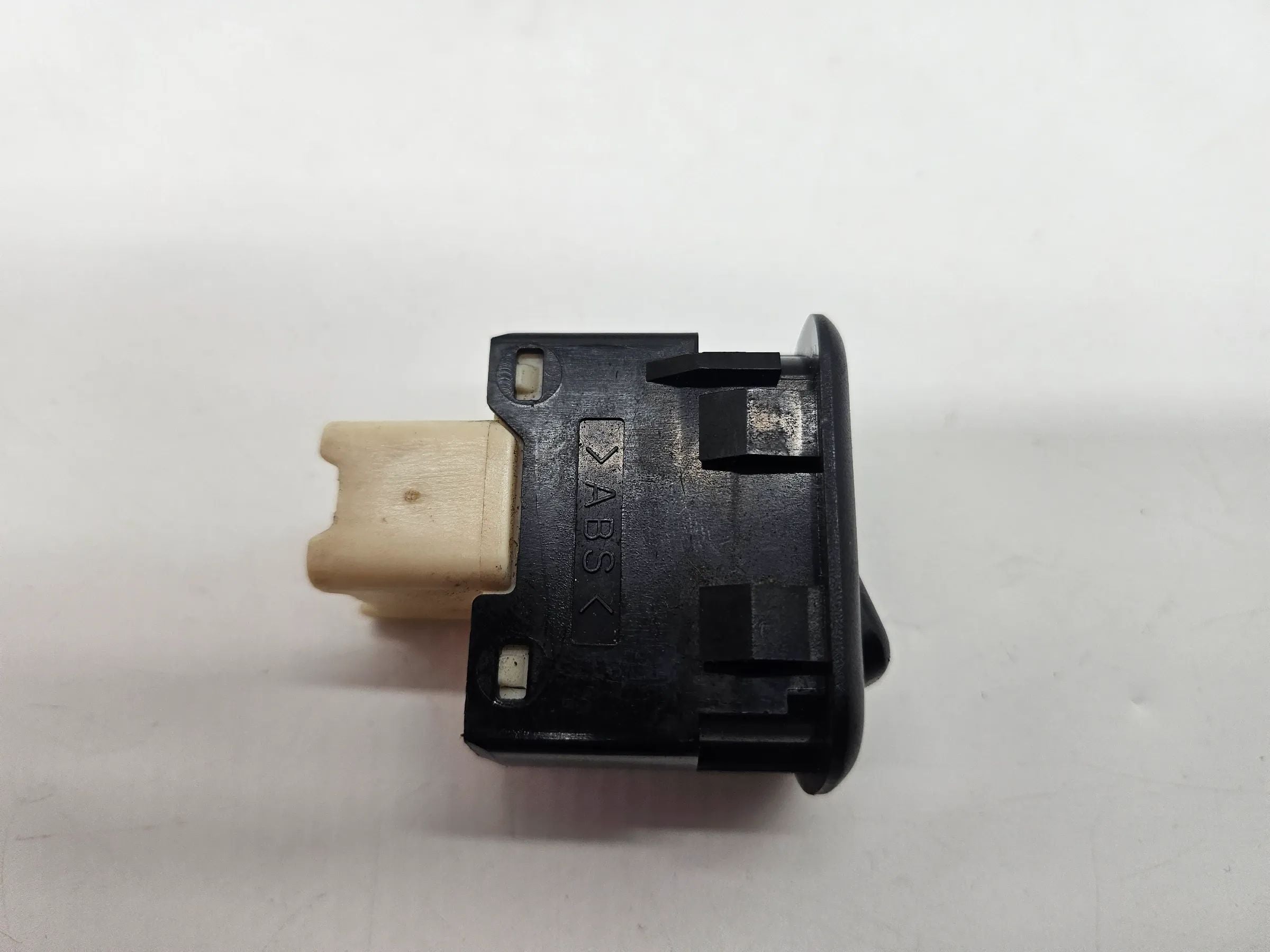 อะไหล่แท้ DAIHATSU Cuore L7 (01-03) สวิตช์ไฟตัดหมอกหลัง T324-D14