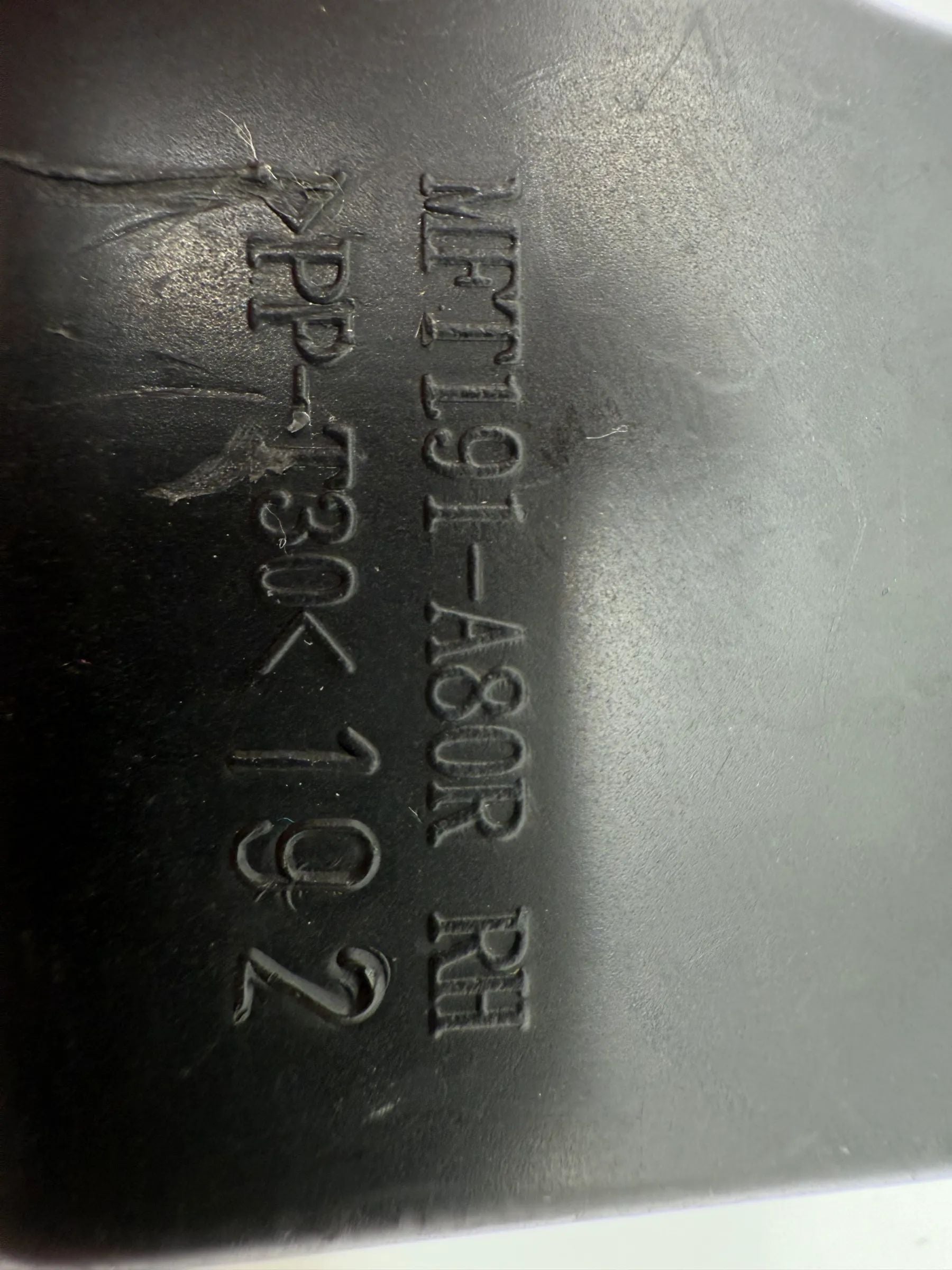 フィアットプント MFT191A80L 純正 ヘッドライトバルブ防塵カバー UK2057009-62