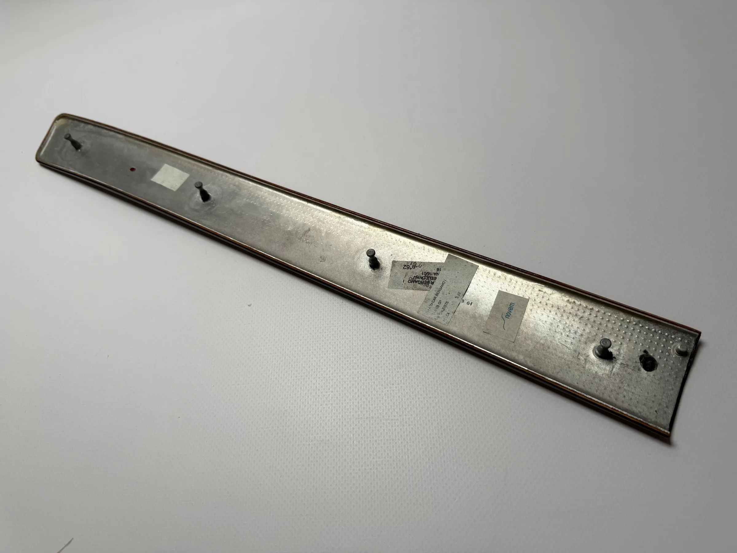 Orijinal Audi A6 4B Ön Sağ Ahşap Kök Desenli Dekoratif Şerit 4B0867410