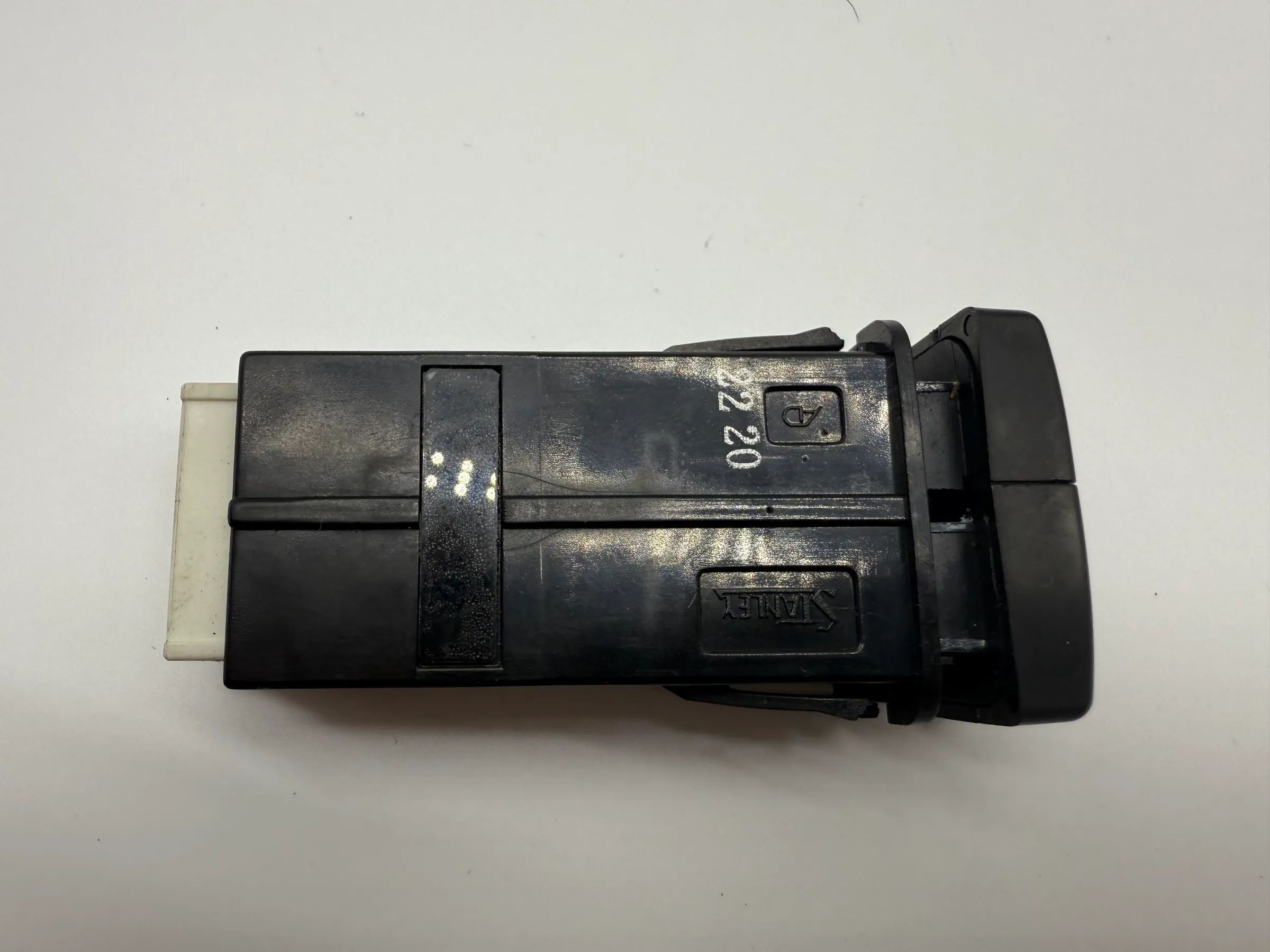 純正マツダ プレマシー CP1.9 フォグランプスイッチ Stanley GE4V-66-480
