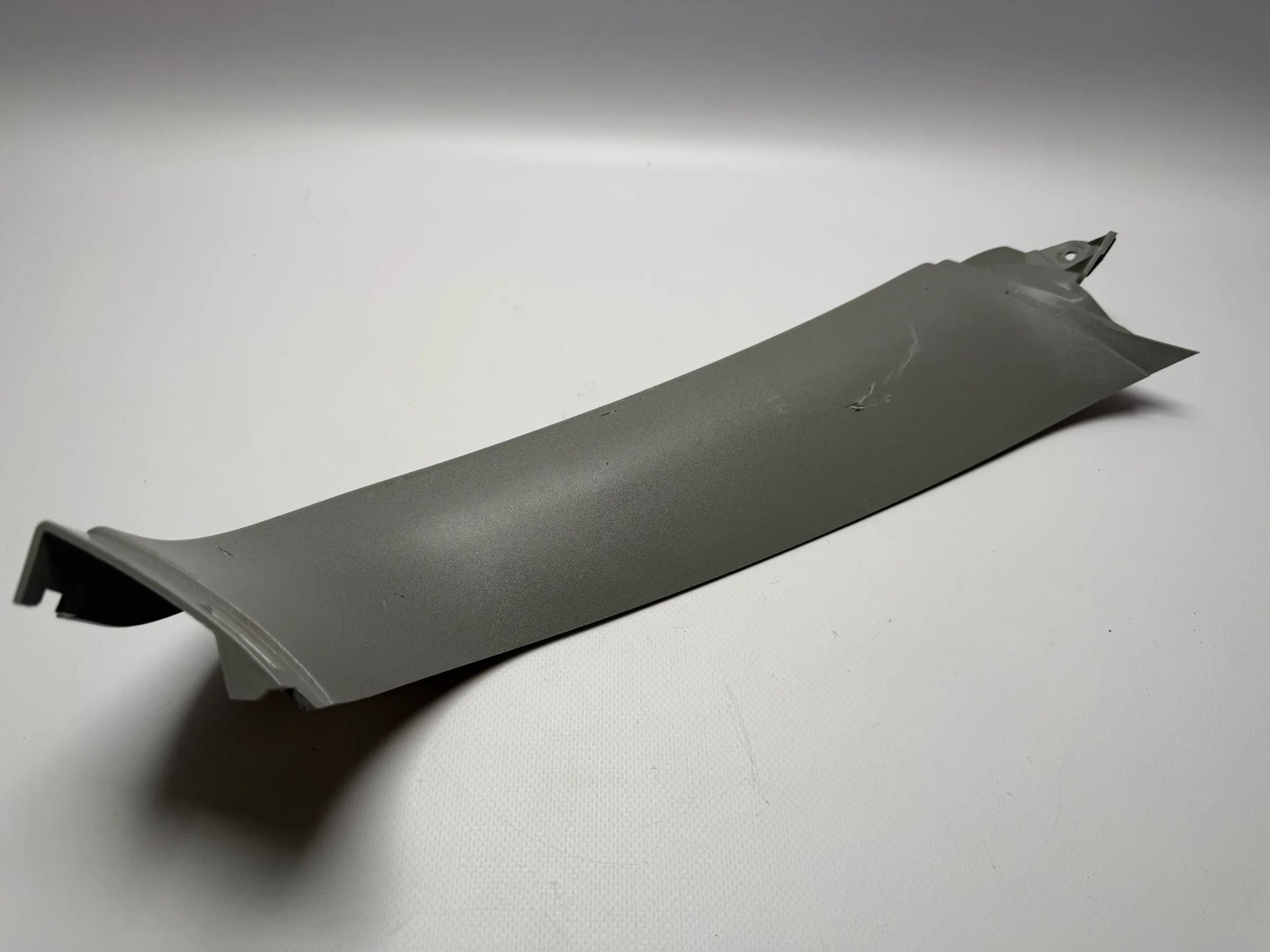 Оригинальная накладка крышки багажника Опель Зафира Б серая 13131332 Auto-veritas