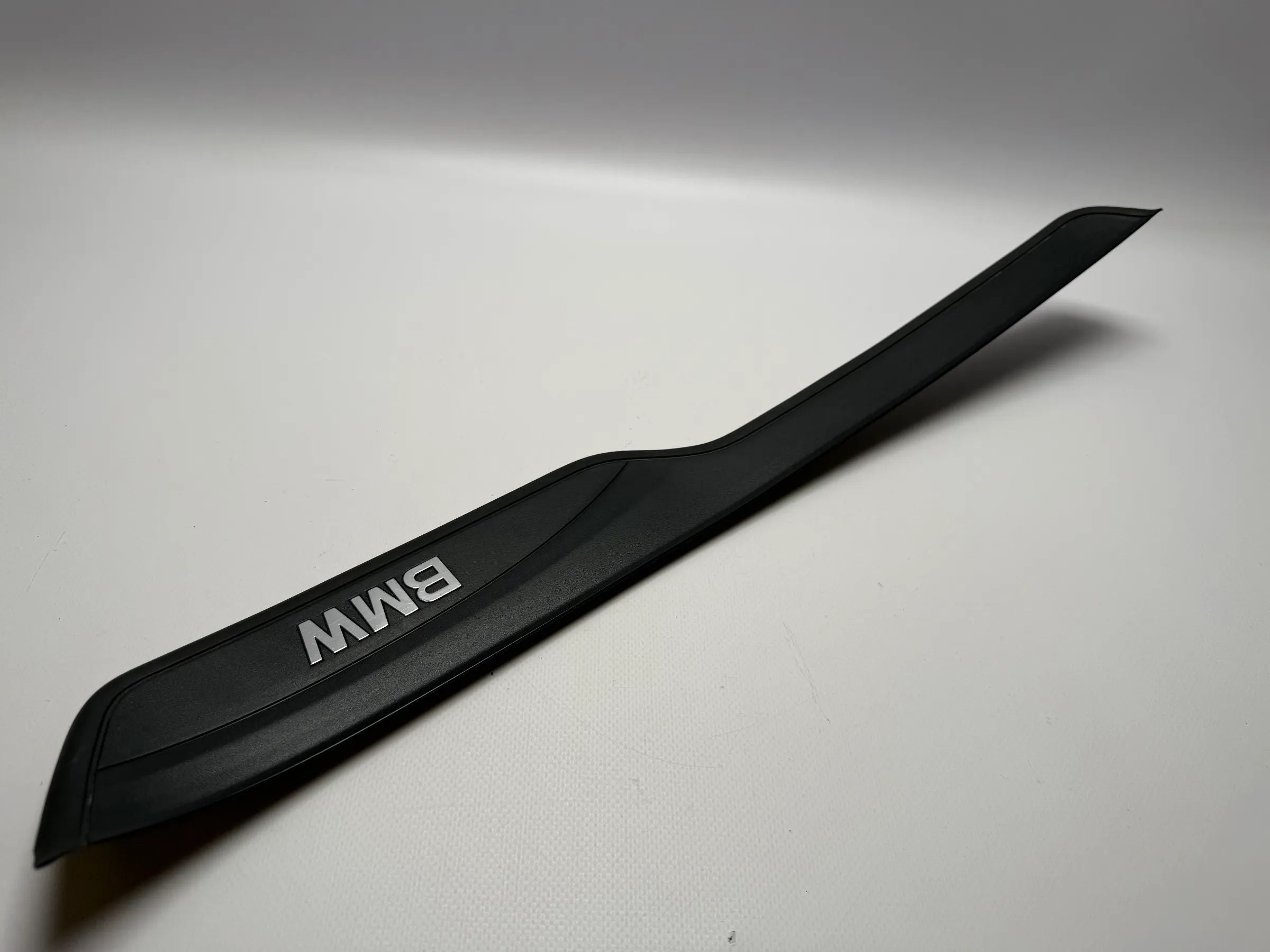 Оригинальная накладка порога двери правая BMW E90 / E91 51477060286