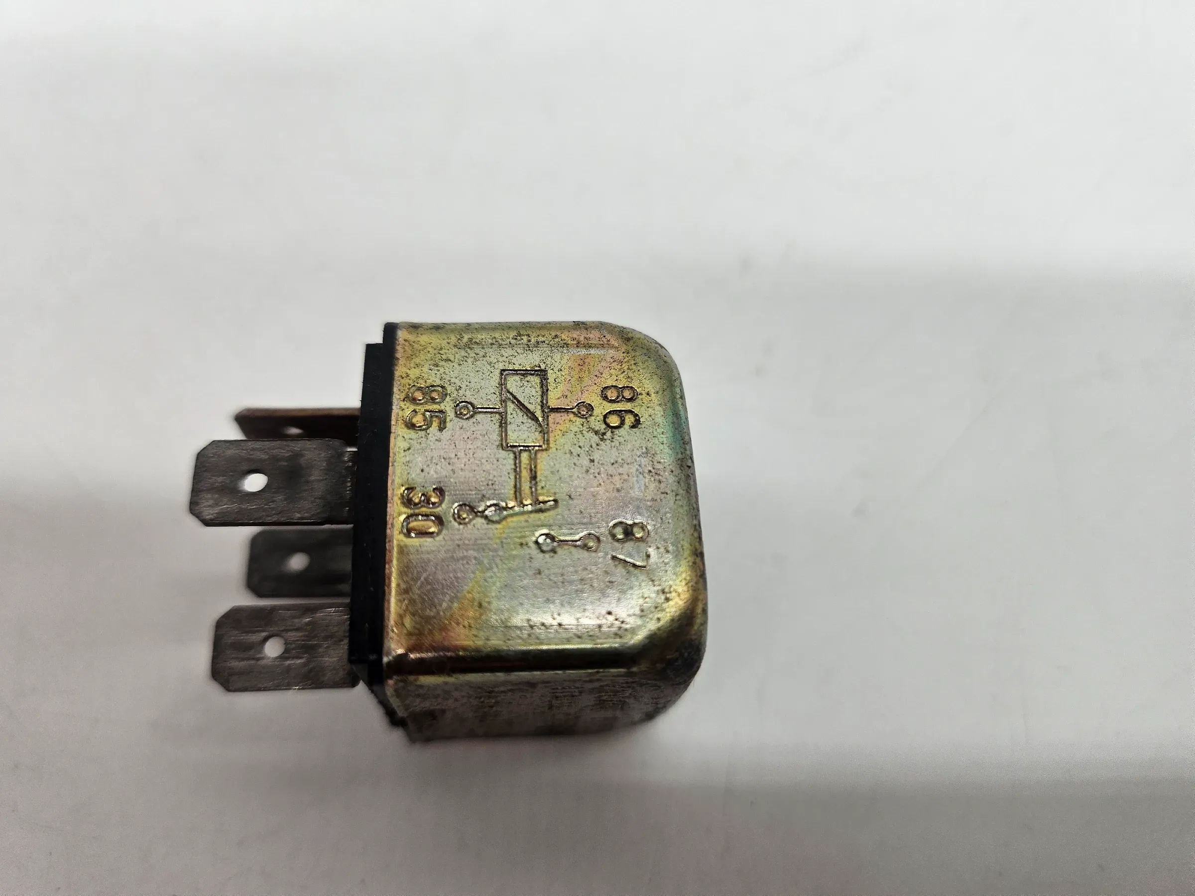 Oryginalne przekaźniki BMW E3 E9 E10 E12 E21 E23 E24 E28 1364986 Classic Car
