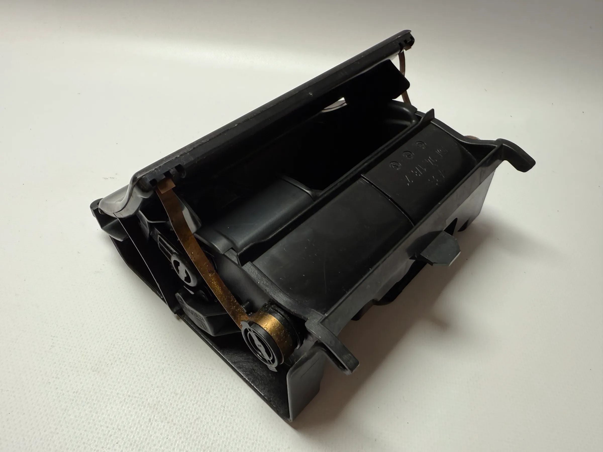 Cinzeiro Original Mercedes W208 C208 A208 CLK Avantgarde A2088100401