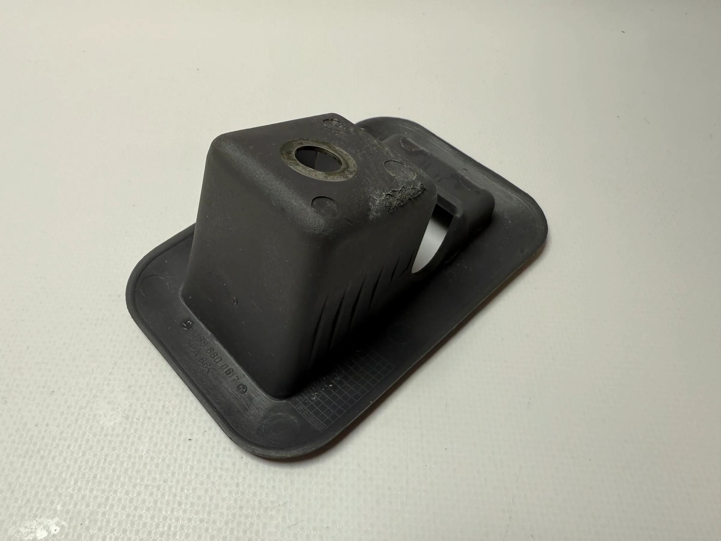 Originele Mercedes W168 A-Klasse Bekleding Stoelbevestiging A1686840718