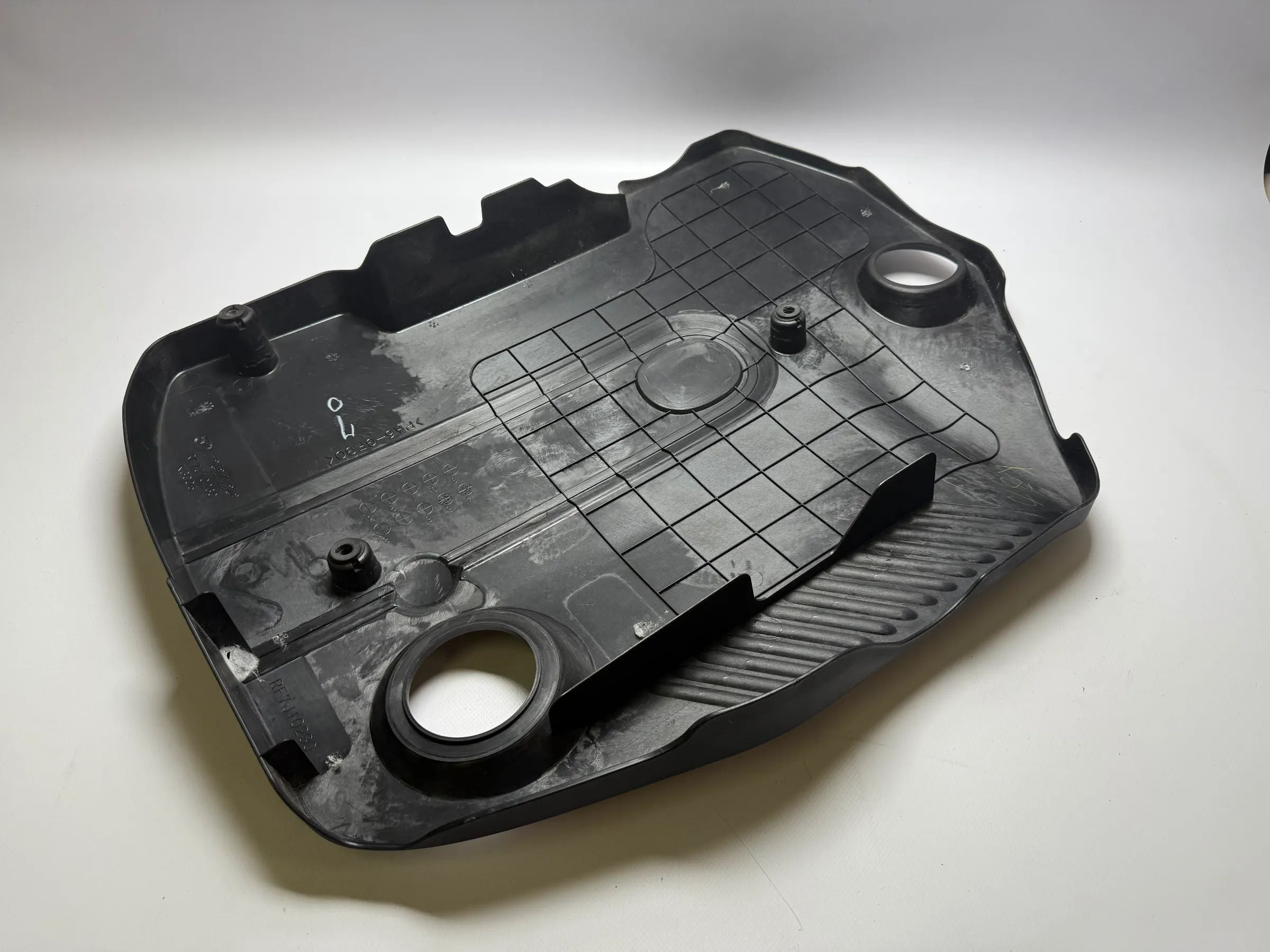 Original Mazda GY / GG 6 Penutup Mesin Motor RF7J10230
