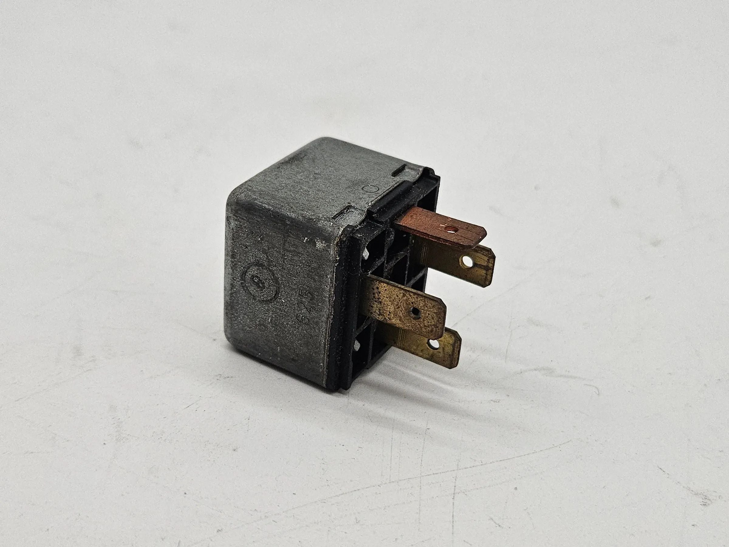 純正 BMW E12 E23 E24 E28 リレー BOSCH 0332014403