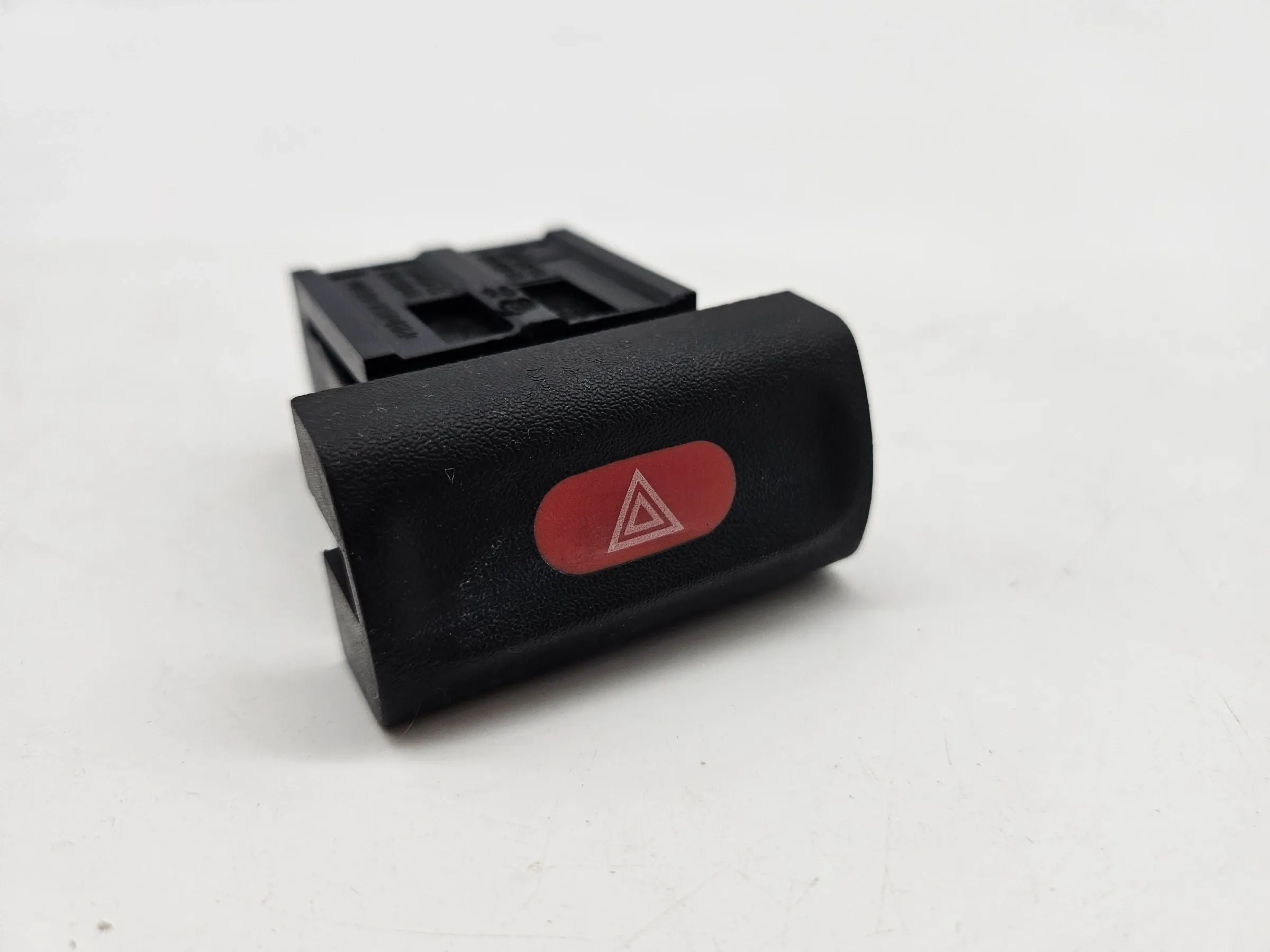 Оригинальный переключатель аварийной сигнализации Opel Vectra B 90457316