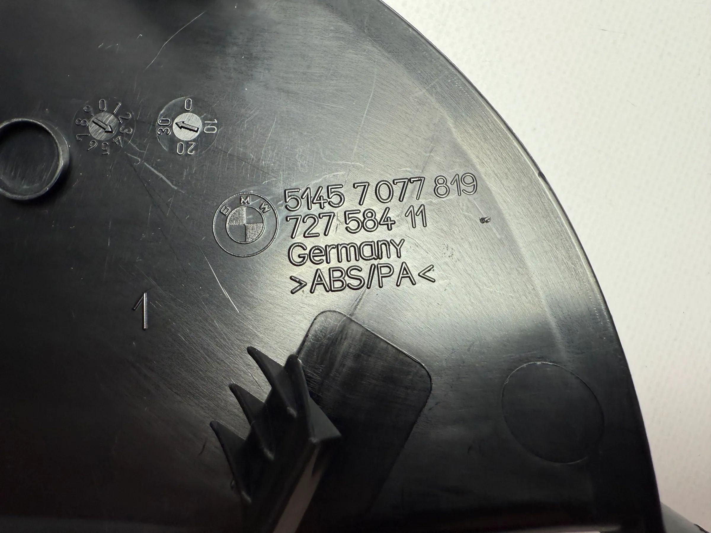 Оригинальная накладка панели приборов BMW 3 серии E90 E91 320D LCI 51457077819