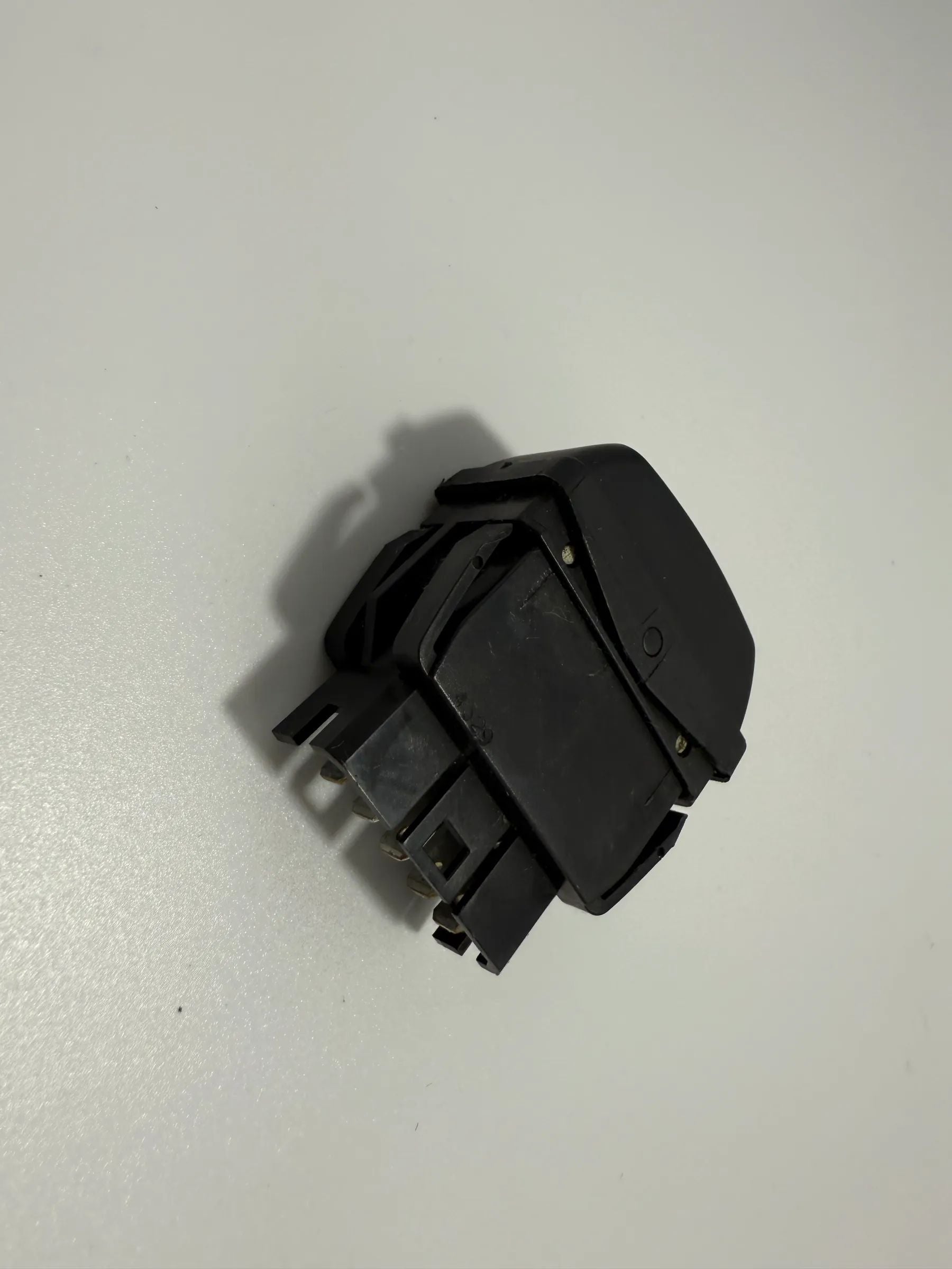 純正Citroen C Xsara Picasso ウィンドウスイッチボタン DAV 22681 4329