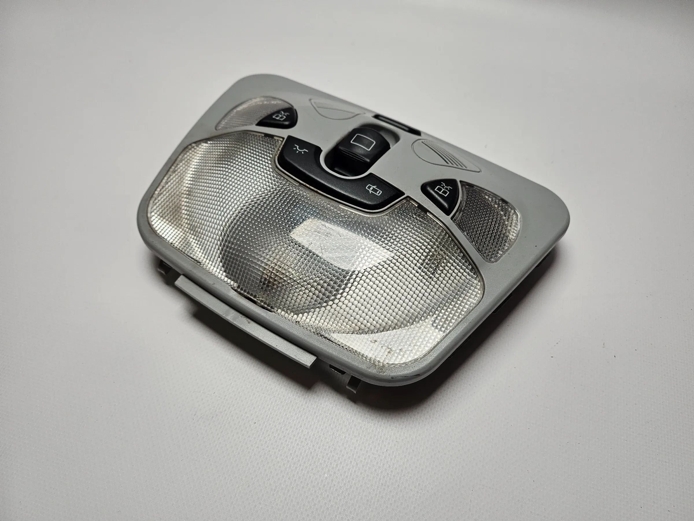 Oryginalna lampa wnętrza HELLA MERCEDES-BENZ C-KLASSE W203 lampa do czytania A2038203601