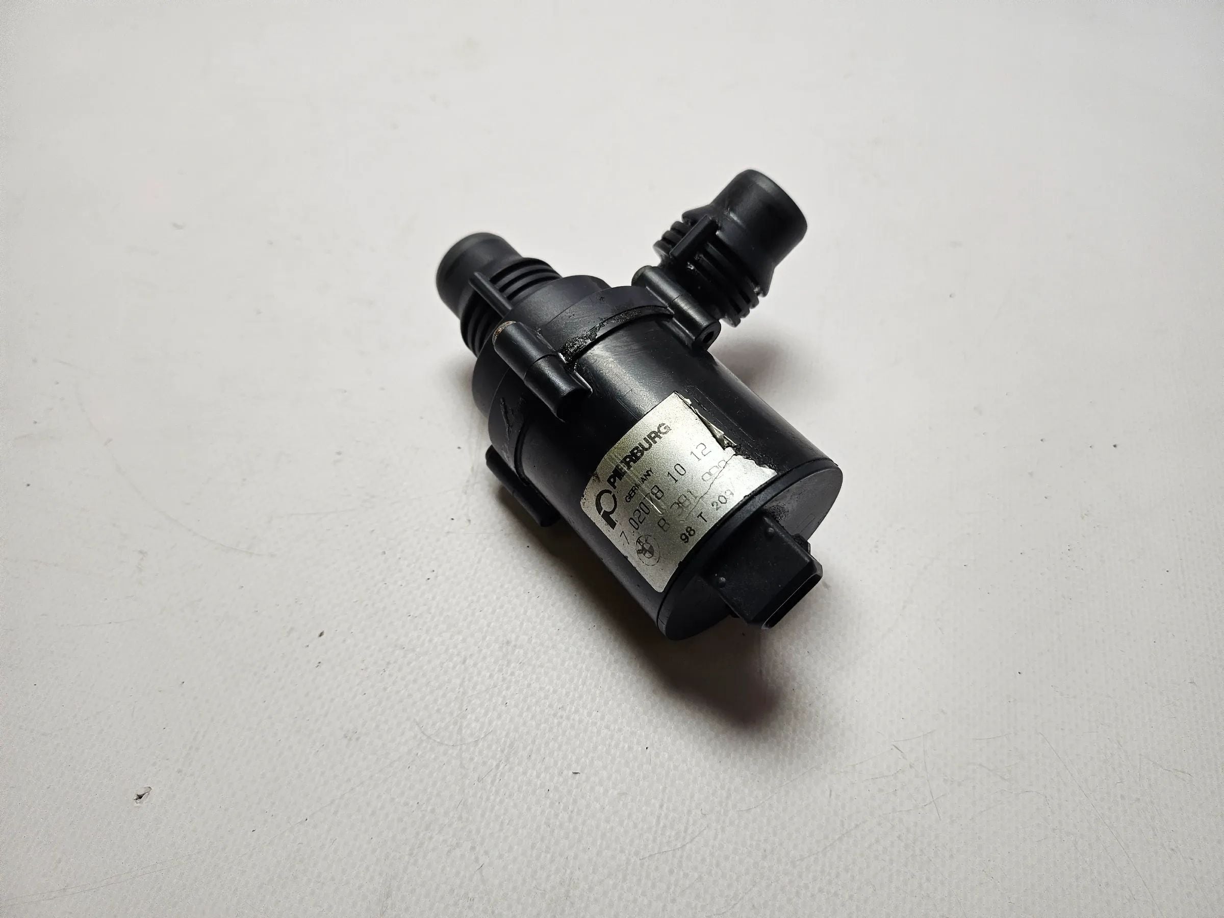 Orijinal BMW E39 Ek Su Pompası 8381989 70207810 PIERBURG