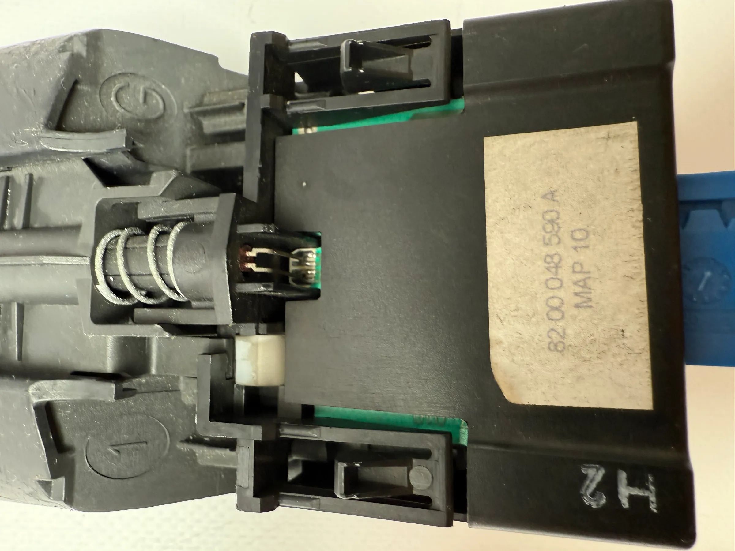 Оригинальная ручка стояночного тормоза Рено 8200048590A MAP 10