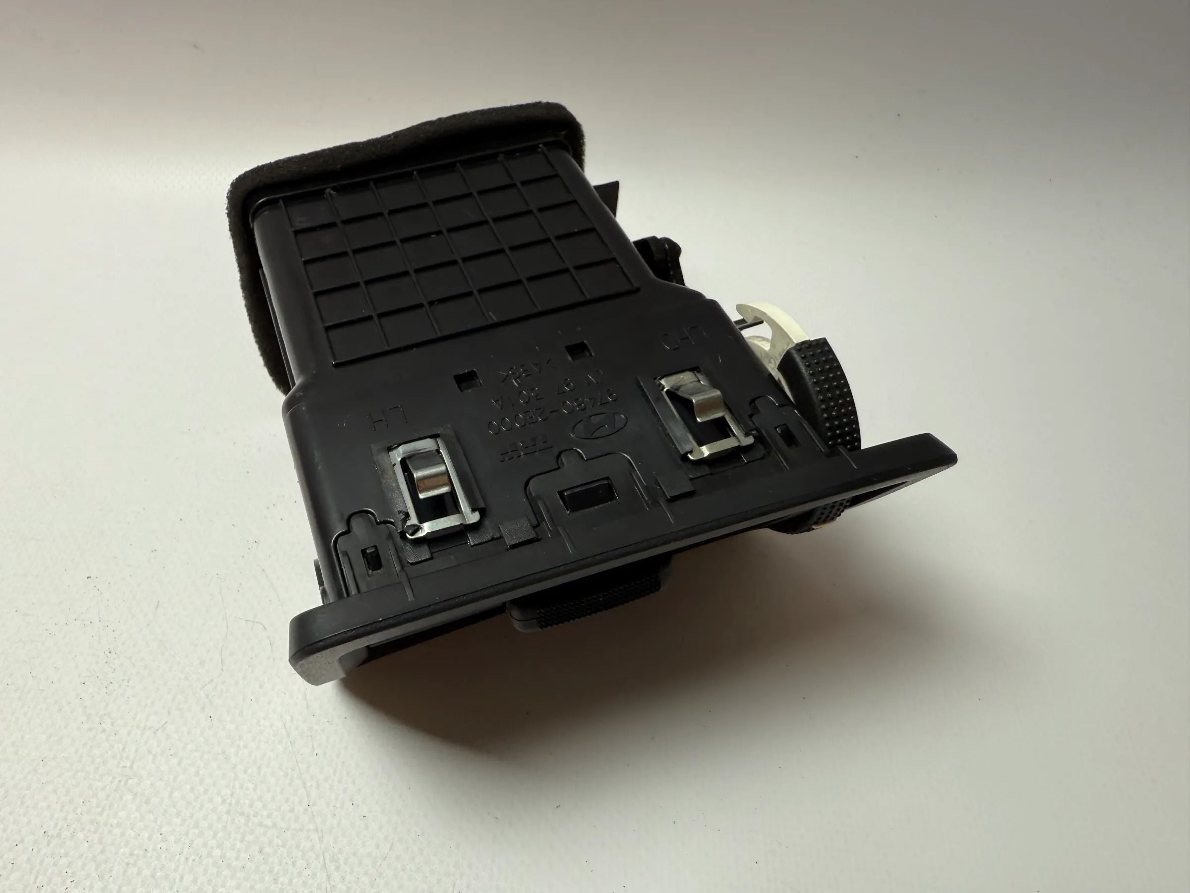 Original Hyundai Tucson air vent ventilation grille left 97480-2E000 / JM 97 301A 