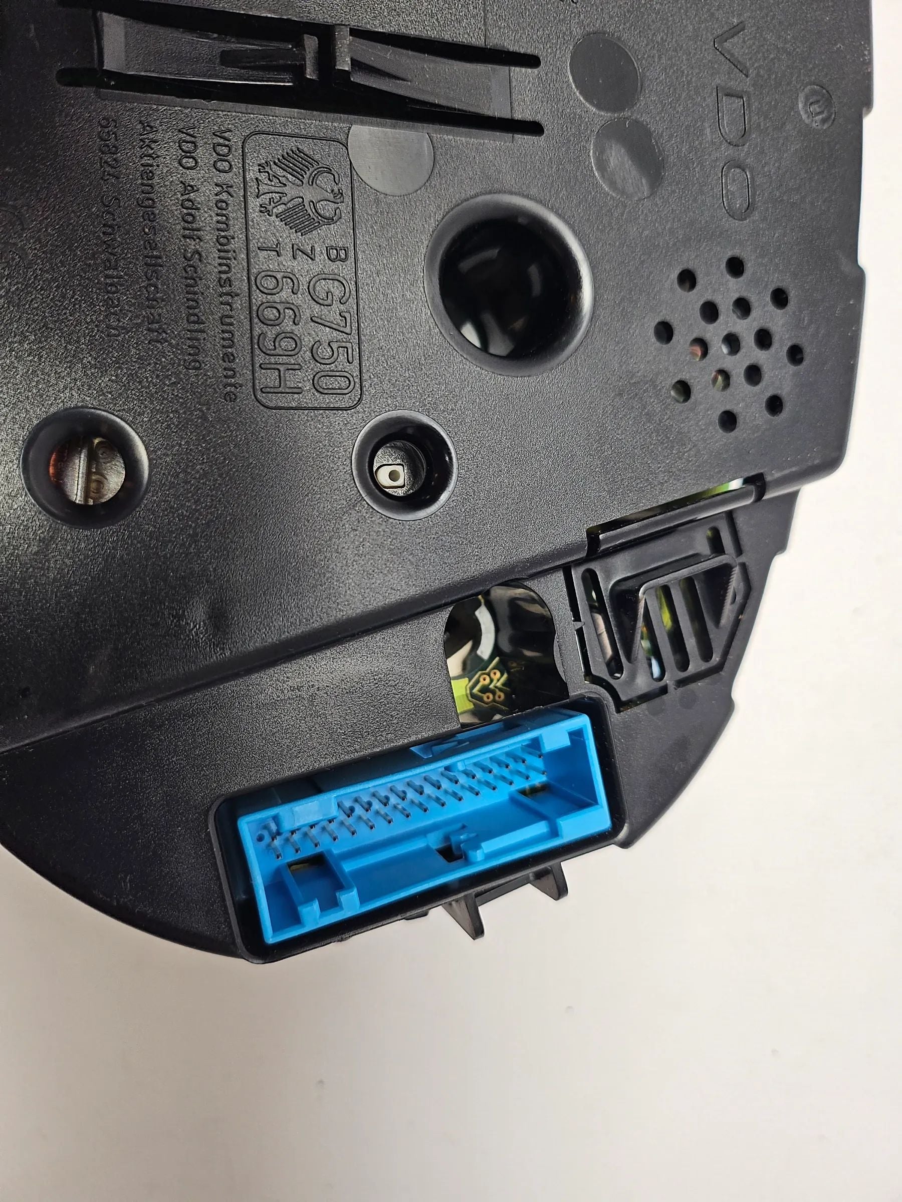 Audi A3 8L1 1.6 speedometer instrument cluster 8L0919860A 110.008.778/002 