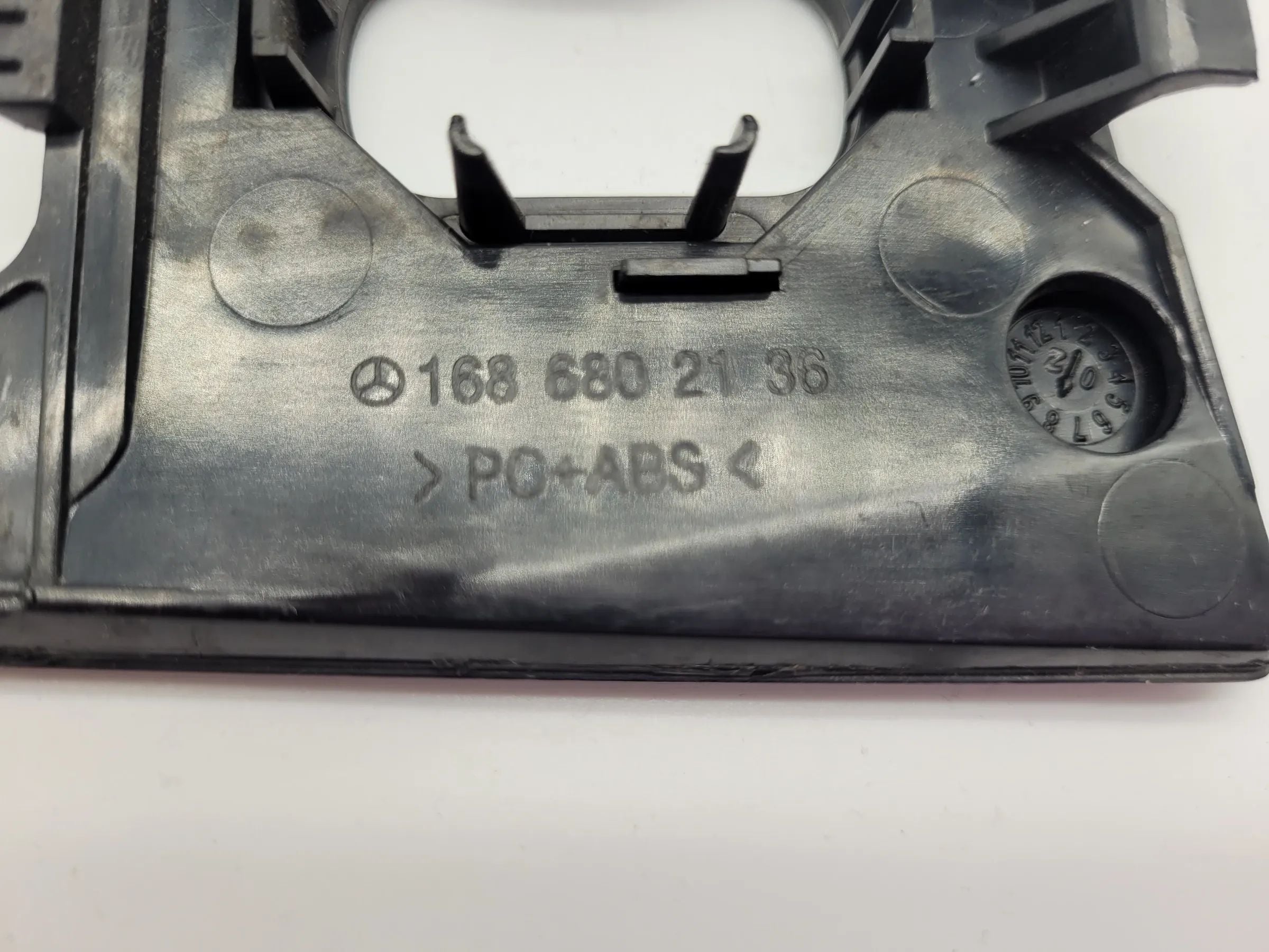 Original Mercedes-Benz A-Klasse (W168) Abdeckung Mittelkonsole A1686802136