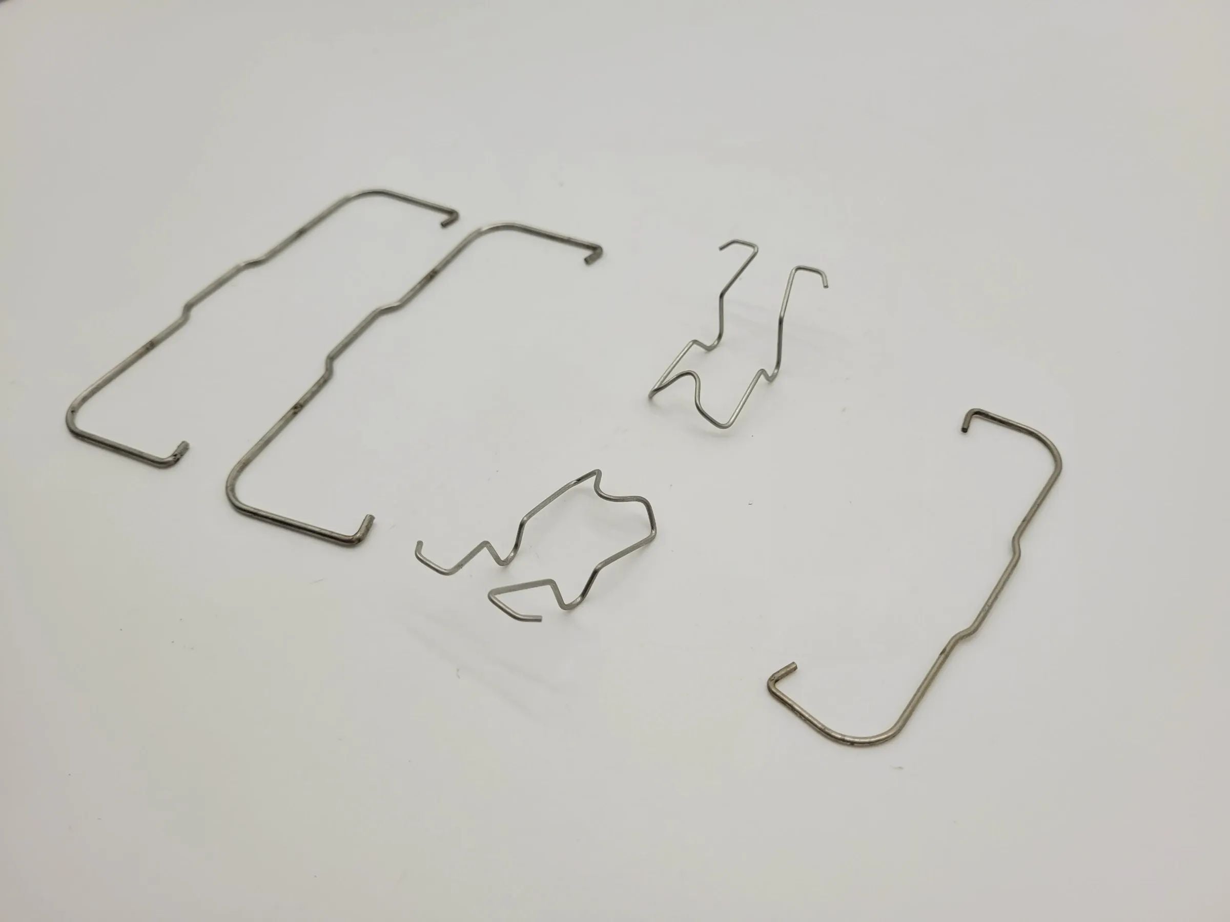 Original Ford Fiesta IV (JA/JB) Klammersatz Scheinwerfer Klemmen L/R