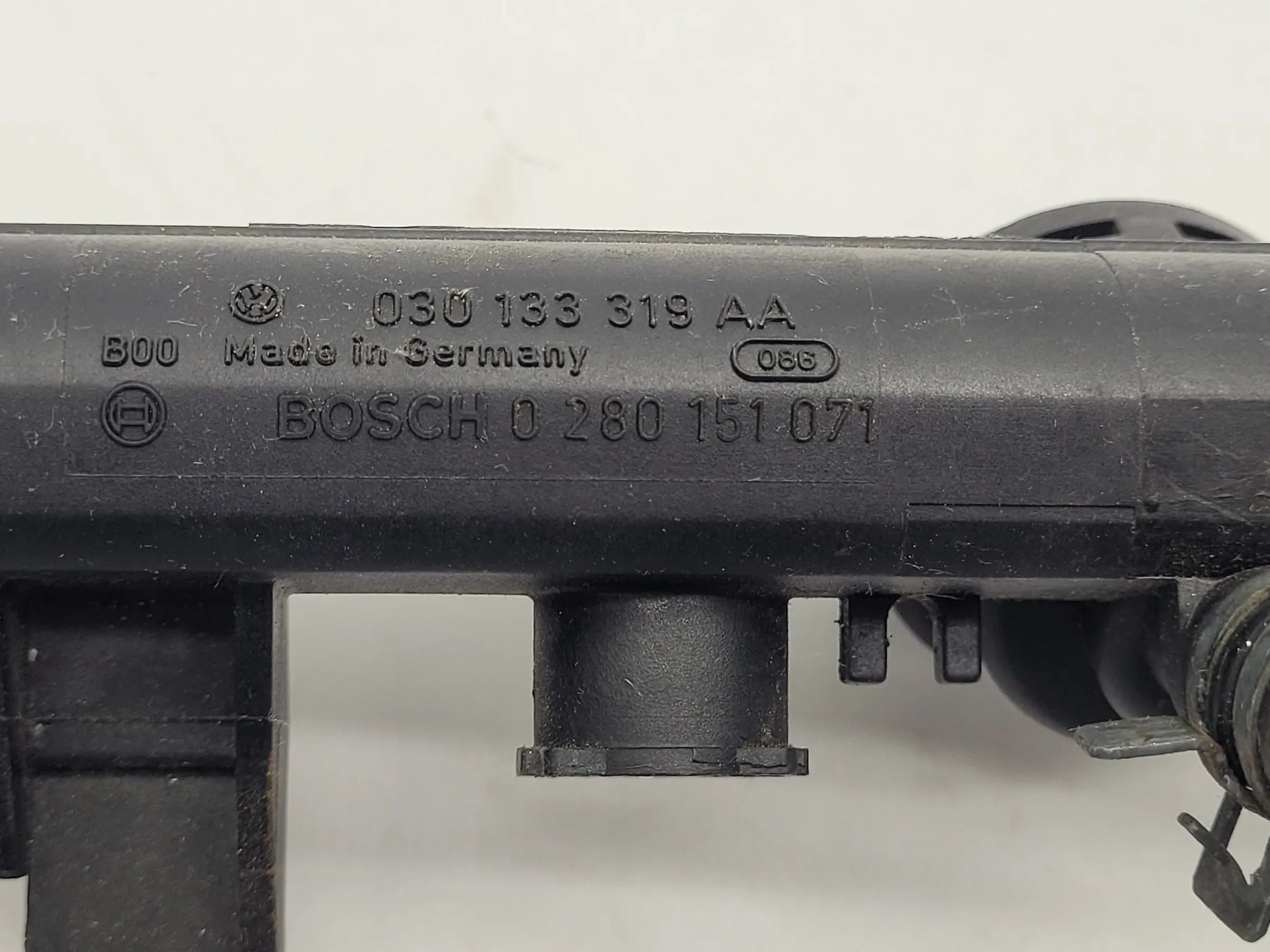 Original VW/Seat Polo/Lupo/Caddy/Arosa/Inca Kraftstoffverteiler 030133319AA