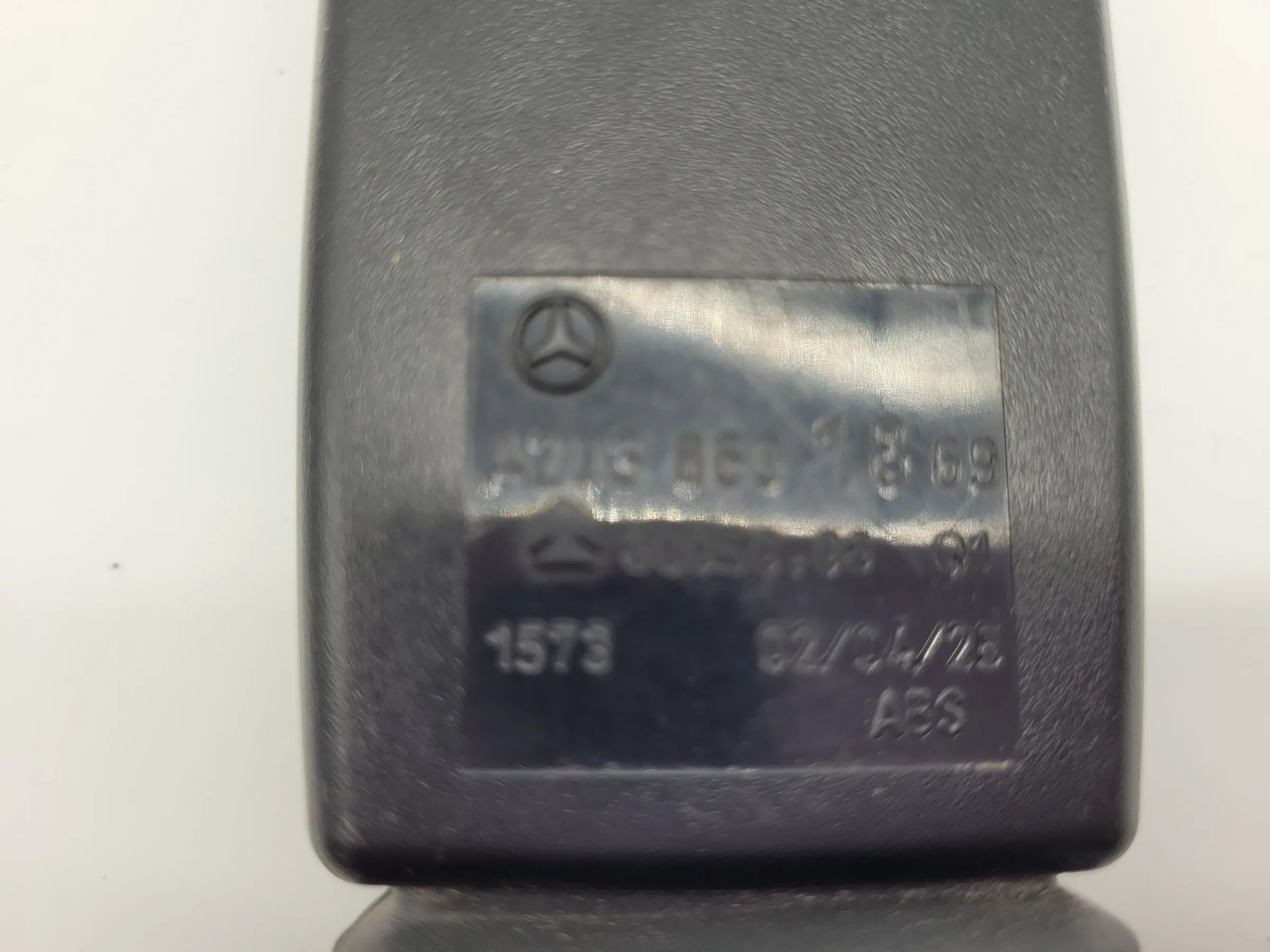 Original Mercedes-Benz C-Klasse Sicherheitsgurt / Gurtschloss Rechts A2038601869