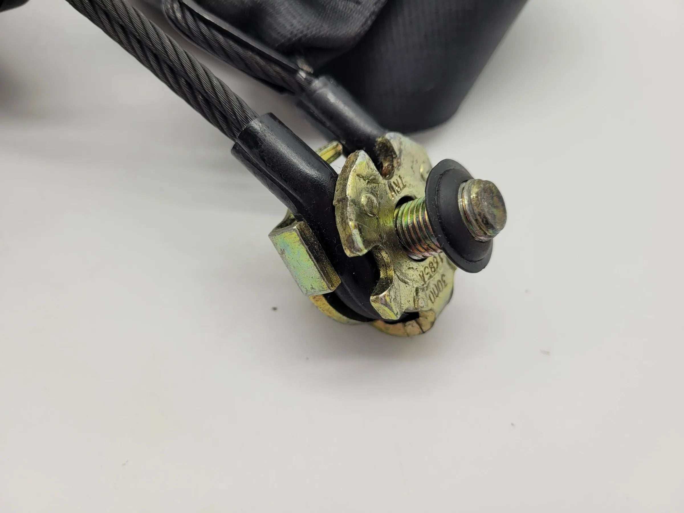 Original VW Golf IV 4 (1J1/1J5) Sicherheitsgurt Gurtschloss Hinten TRW 33000226