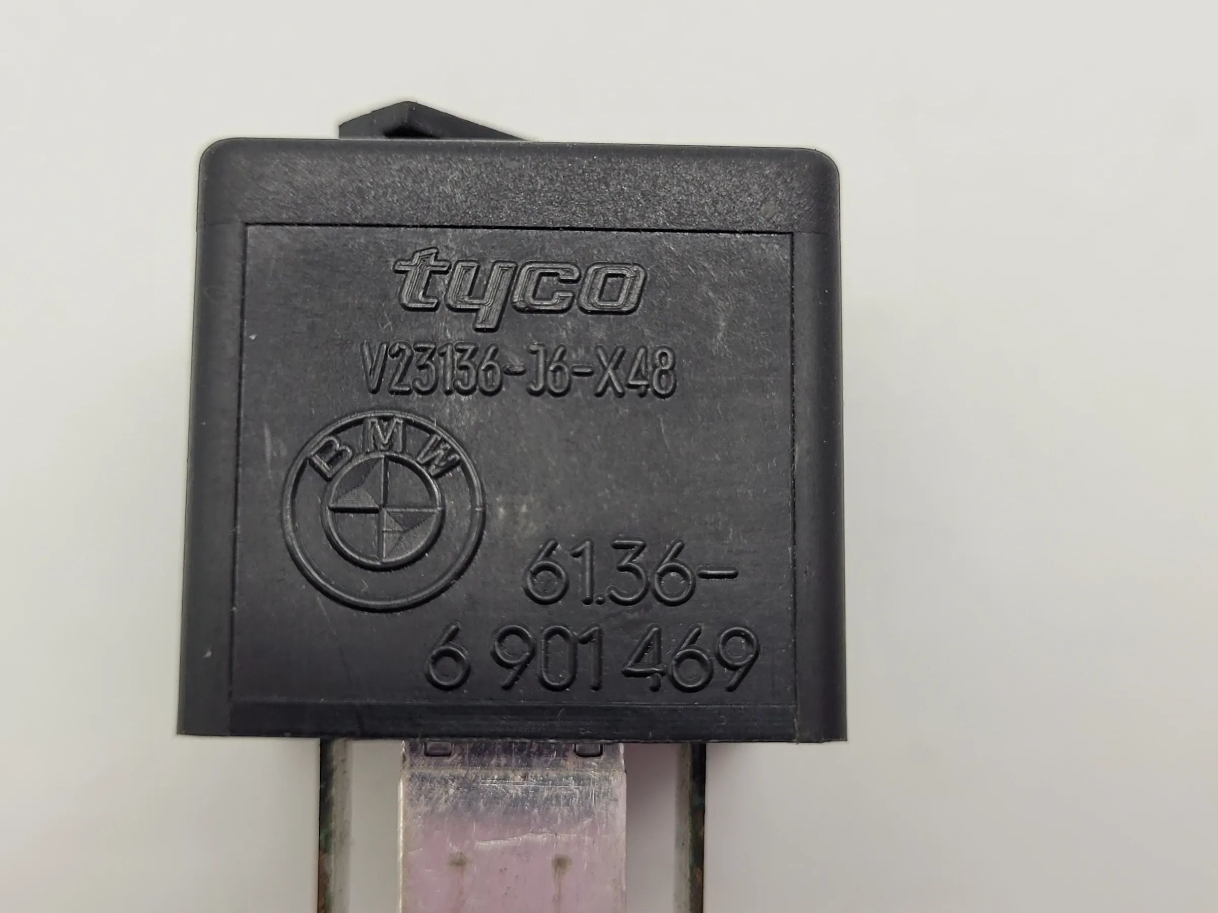 BMW 1er/2er/3er/5er/6er/X1/X2/X3 Relais Schließer Schwarz 61366901469