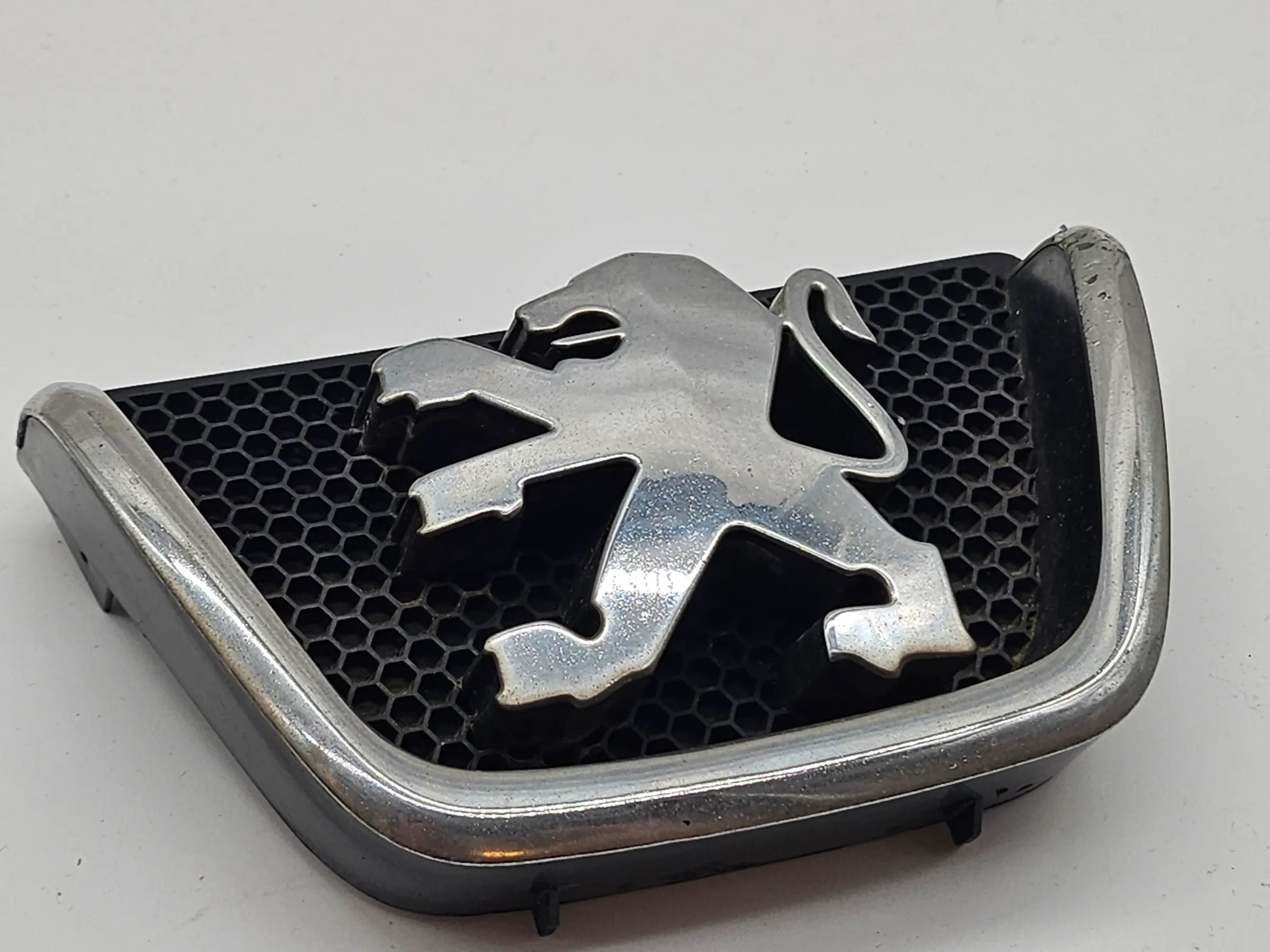 Original Peugeot 206 CC Verkleidung Abdeckung Kühlergrill  Emblem 9628688677