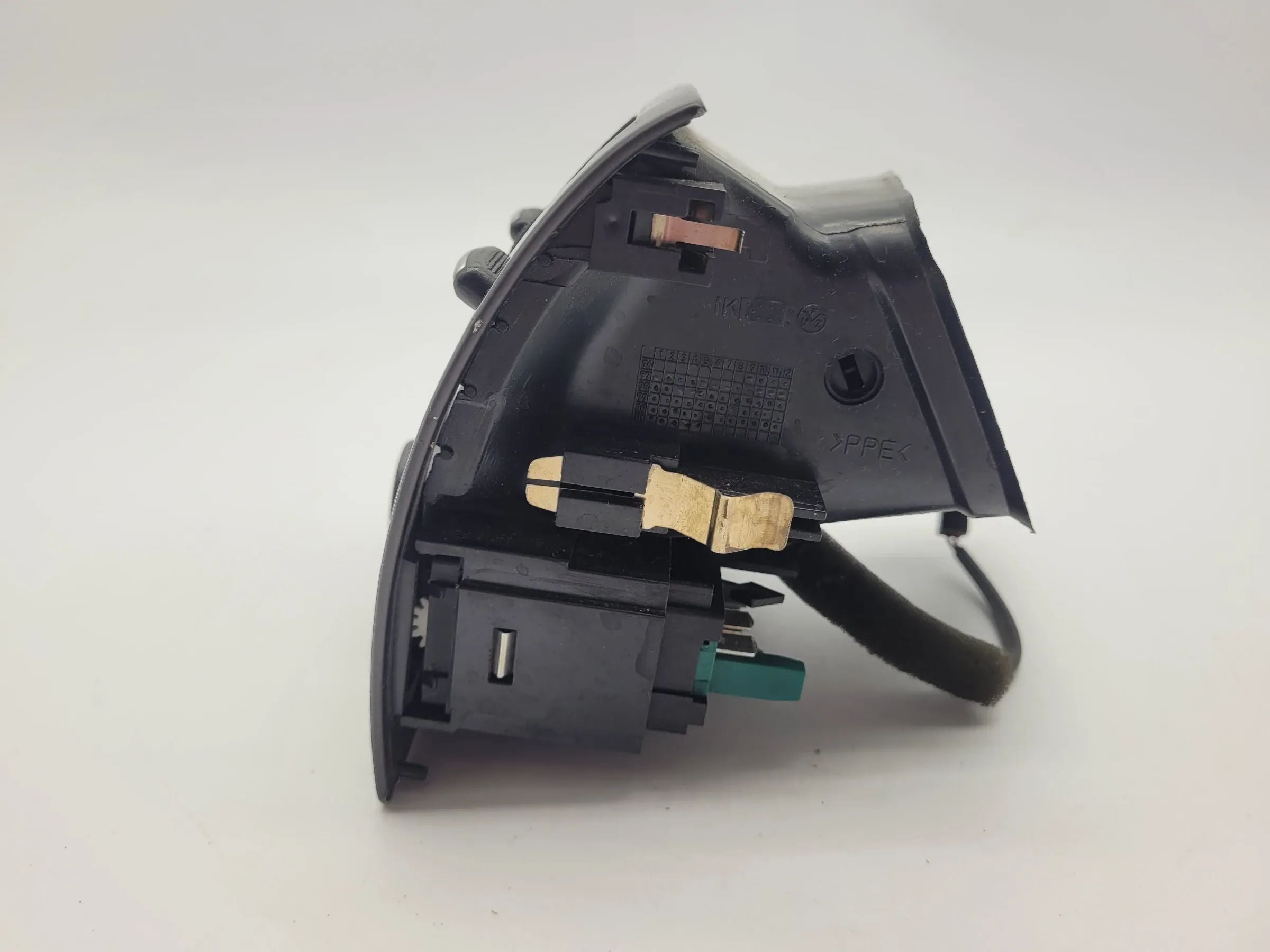 Original Audi A6 (4B) Lüftungsgitter Sitzheizung & Anzünder Hinten 4B0819203